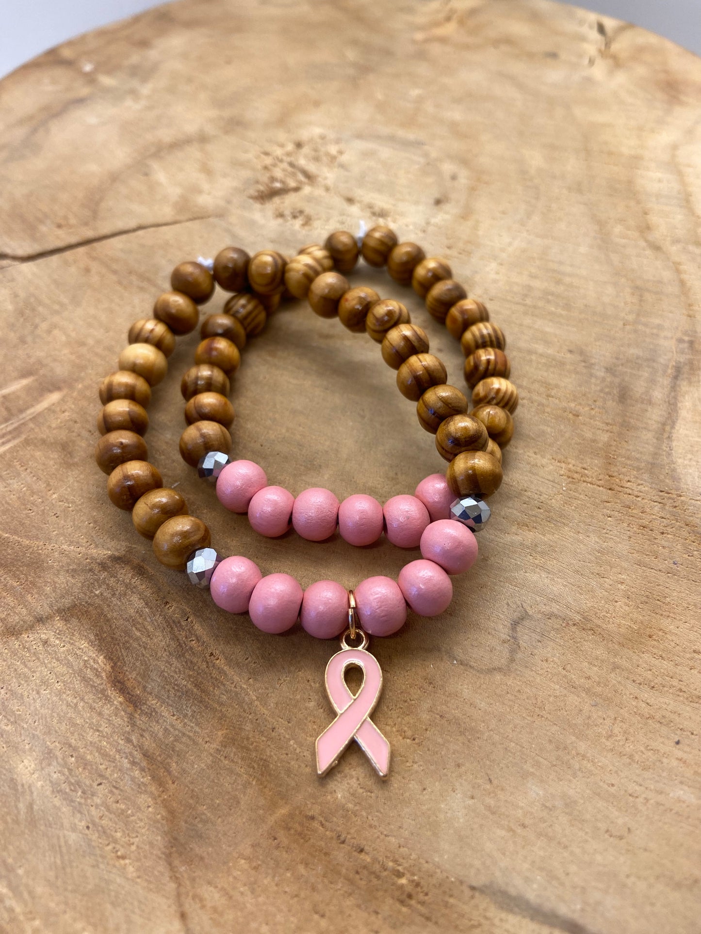 bracelets en bois, breloque, ruban rose, thème octobre rose