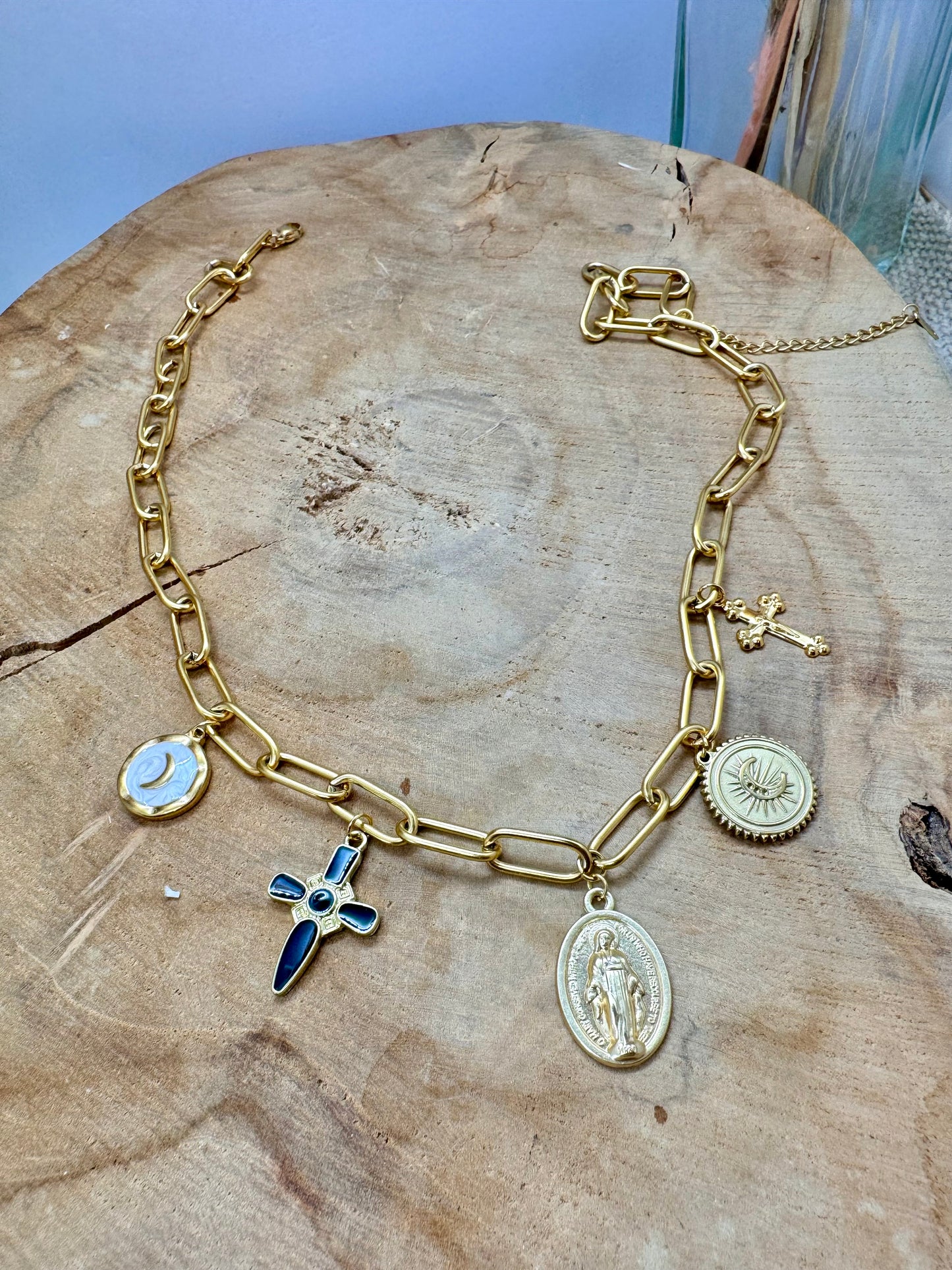 Colliers grosse chaine acier inoxydable doré avec plusieurs breloques pendentifs religieux