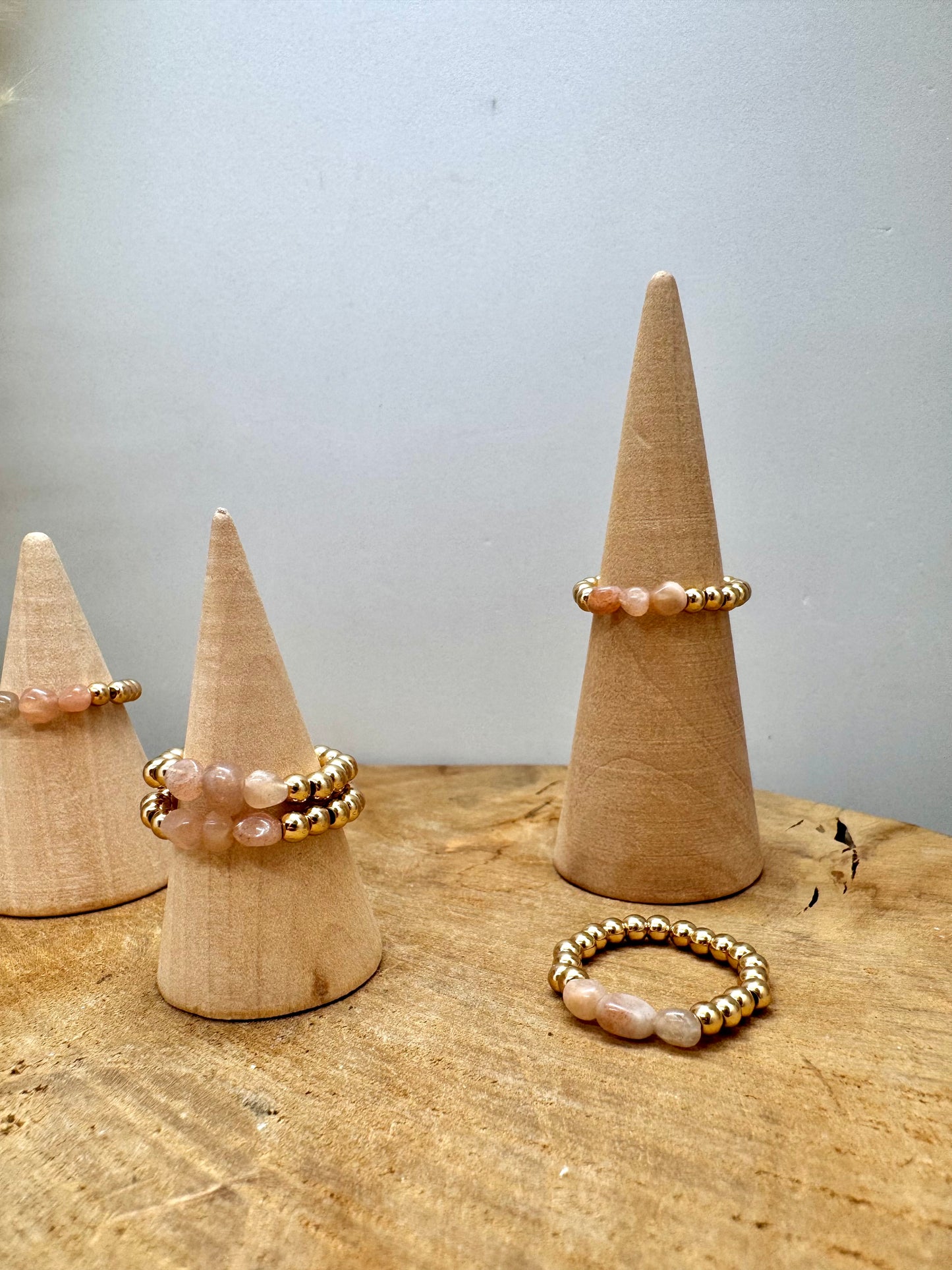 Collection bracelets et bagues fines – Pierre naturelle & acier inoxydable doré