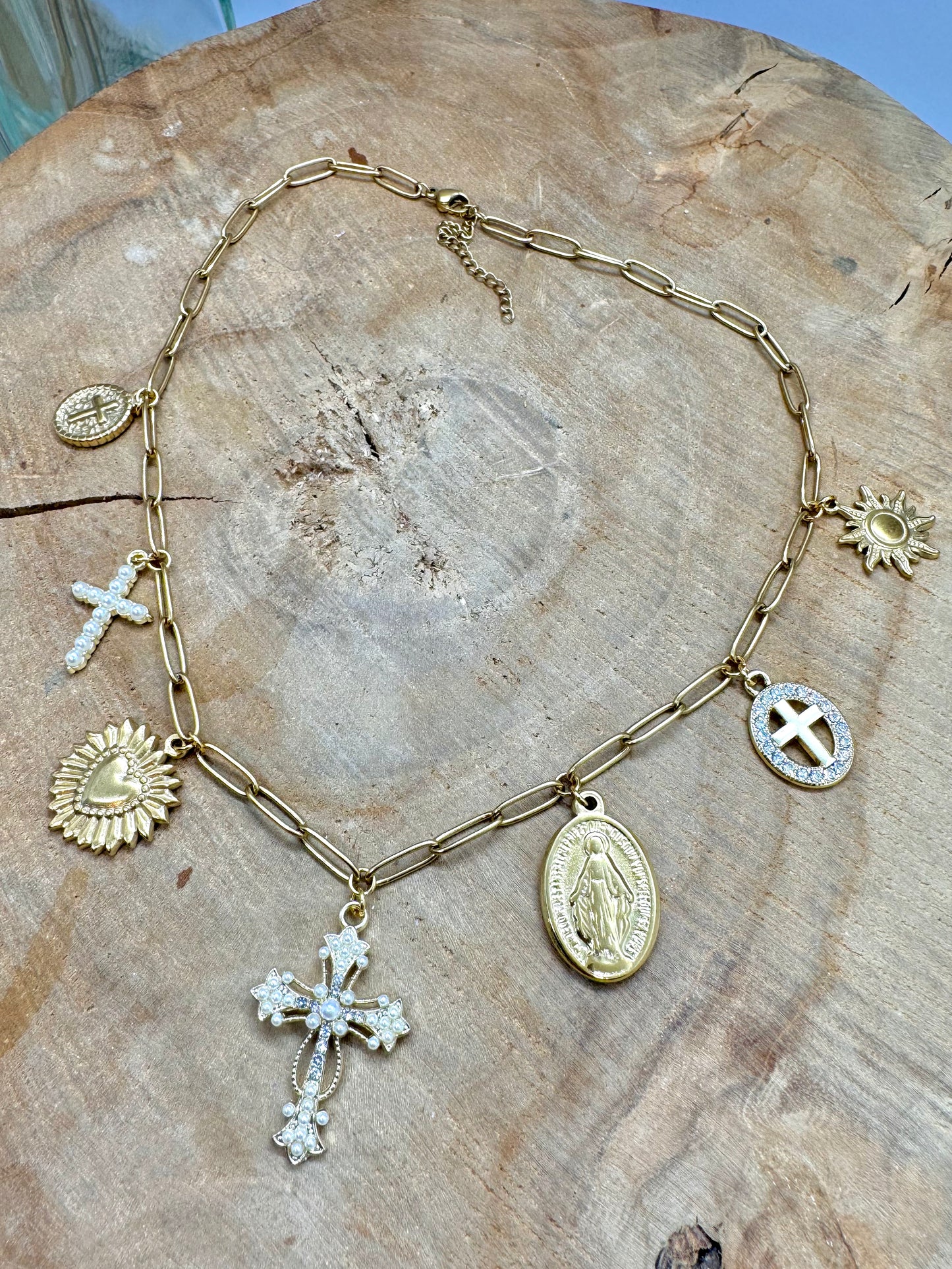 Collier à breloques chapelet et croix religieuses