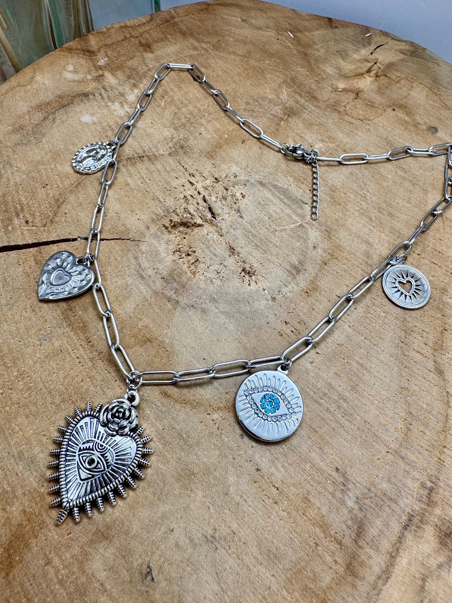 Collier grosse chaîne acier inoxydable argentée avec breloques religieuses façon talisman