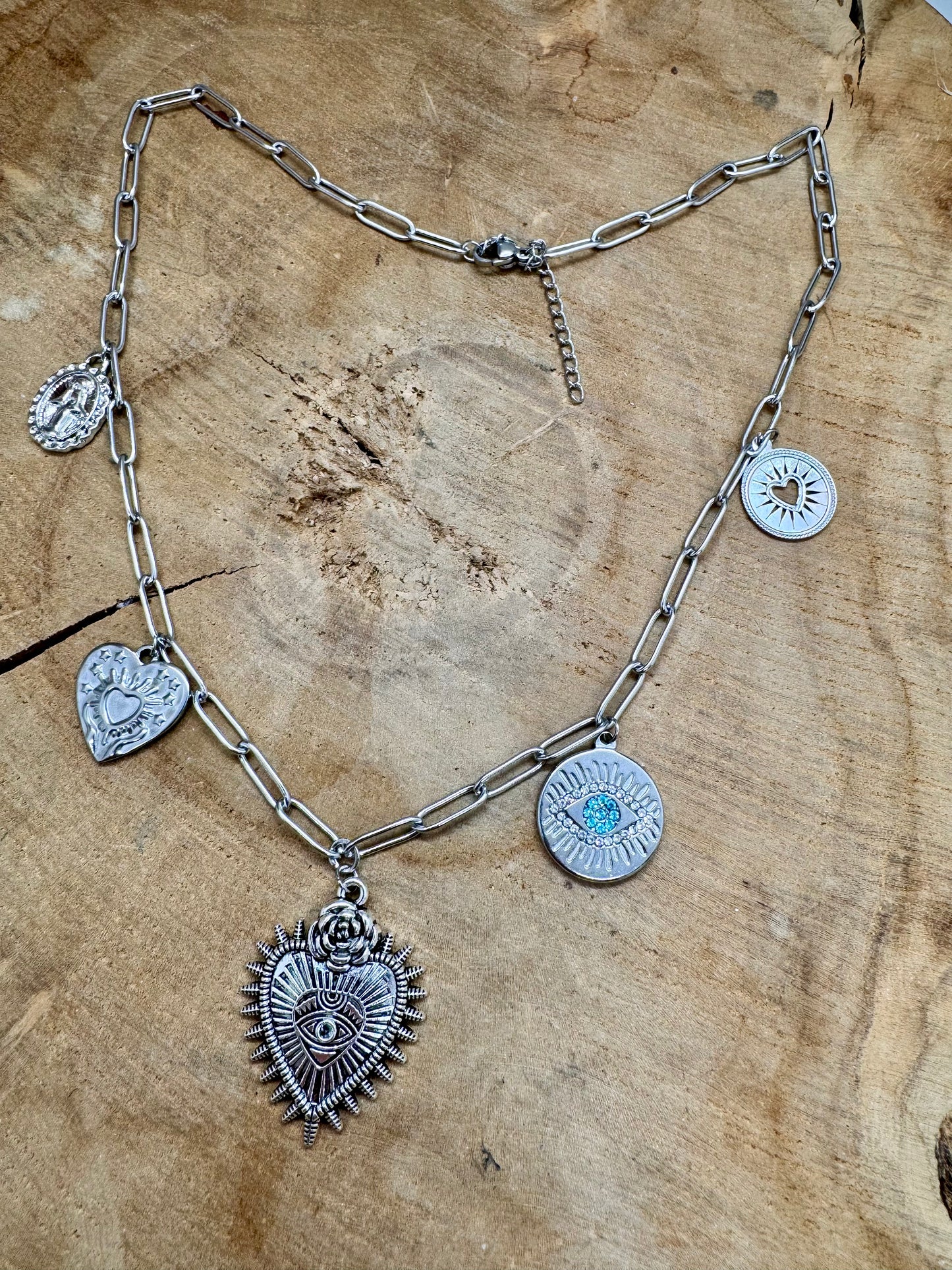 Collier grosse chaîne acier inoxydable argentée avec breloques religieuses façon talisman