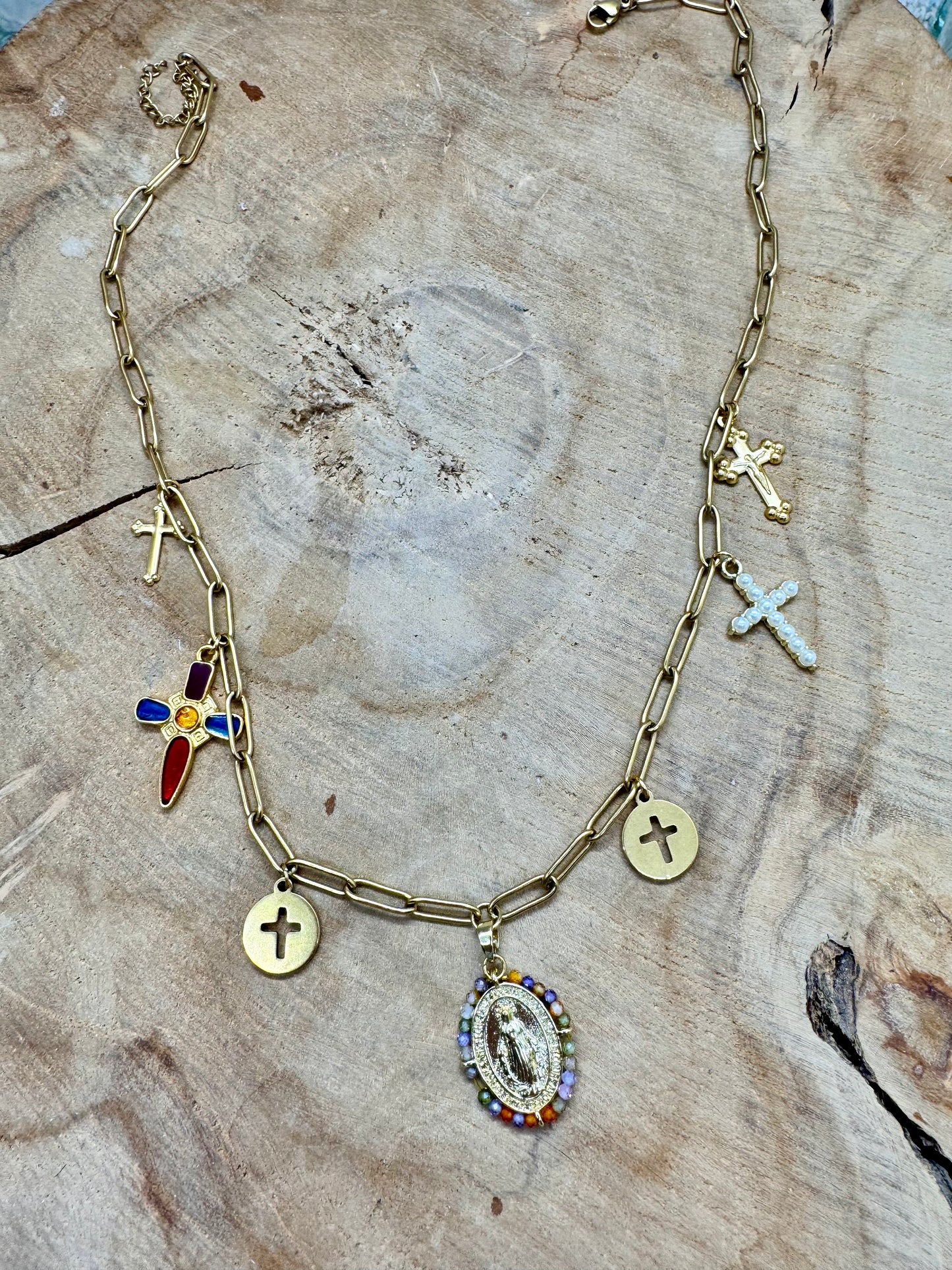 Collier à breloques grigri croix et médaille Marie