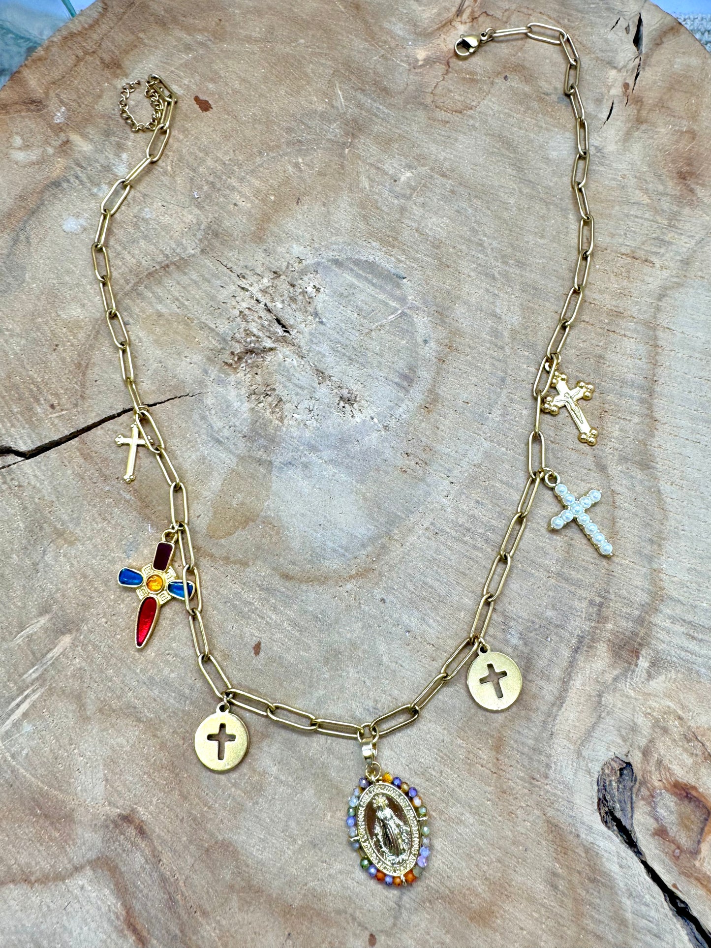 Collier à breloques grigri croix et médaille Marie