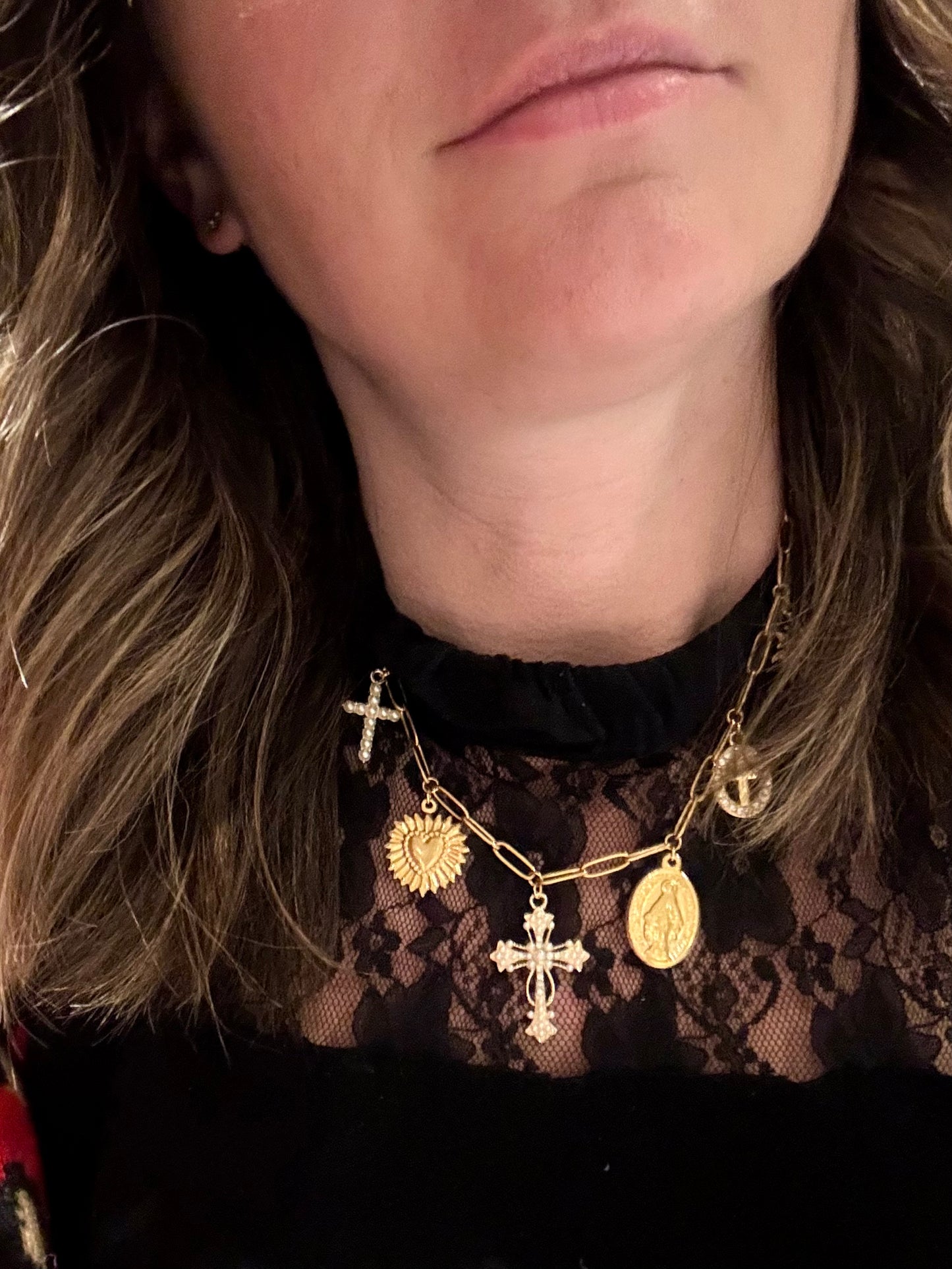 Collier à breloques chapelet et croix religieuses