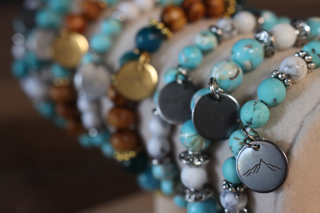 Bracelet en pierre naturelle – Collection Aix Riviera
Création officielle Aix Riviera • 8 modèles au choix • 19 €