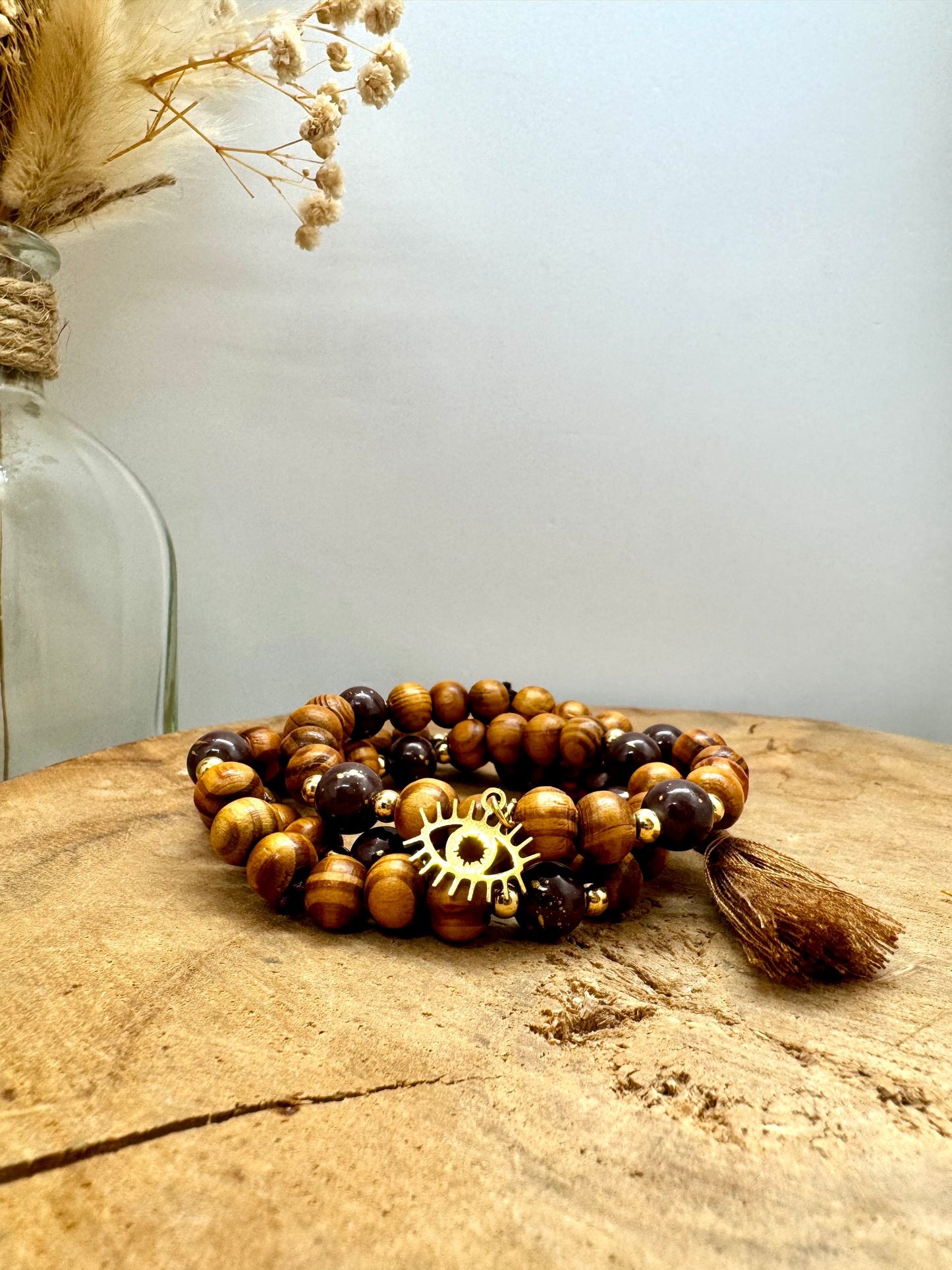 Trio de bracelets en bois artisanaux bohème chic aux couleurs d’automne et charms acier doré