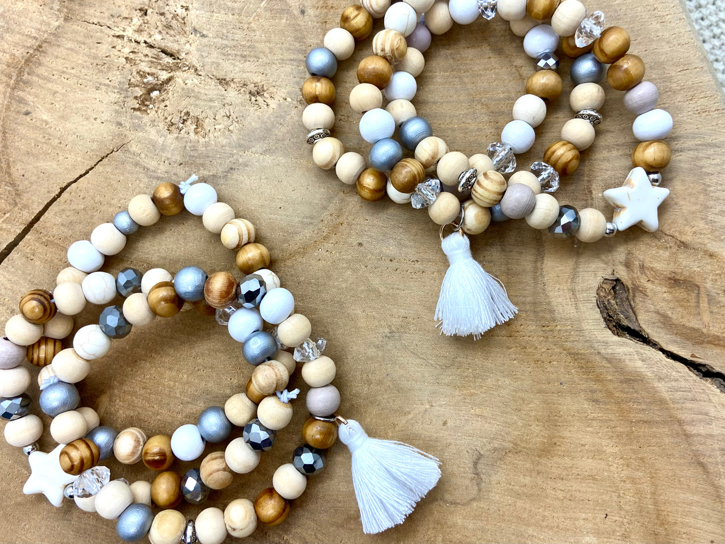 Lot de petits bracelets en bois bohème chic avec breloque