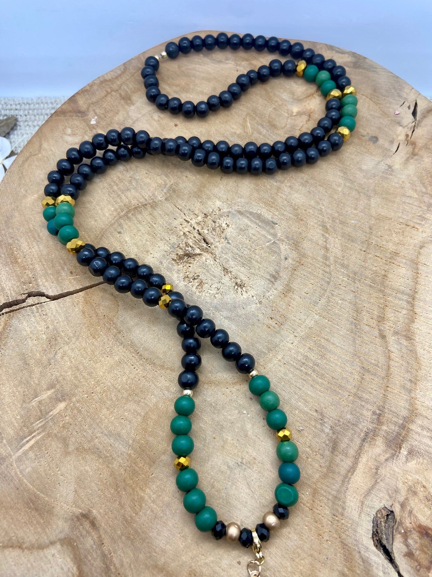 Sautoir en bois pendentif en pompon vert