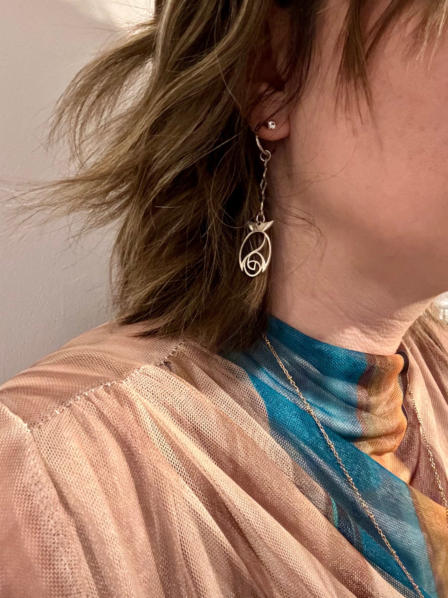 Mono boucle d’oreille à l’unité créole bouton de rose