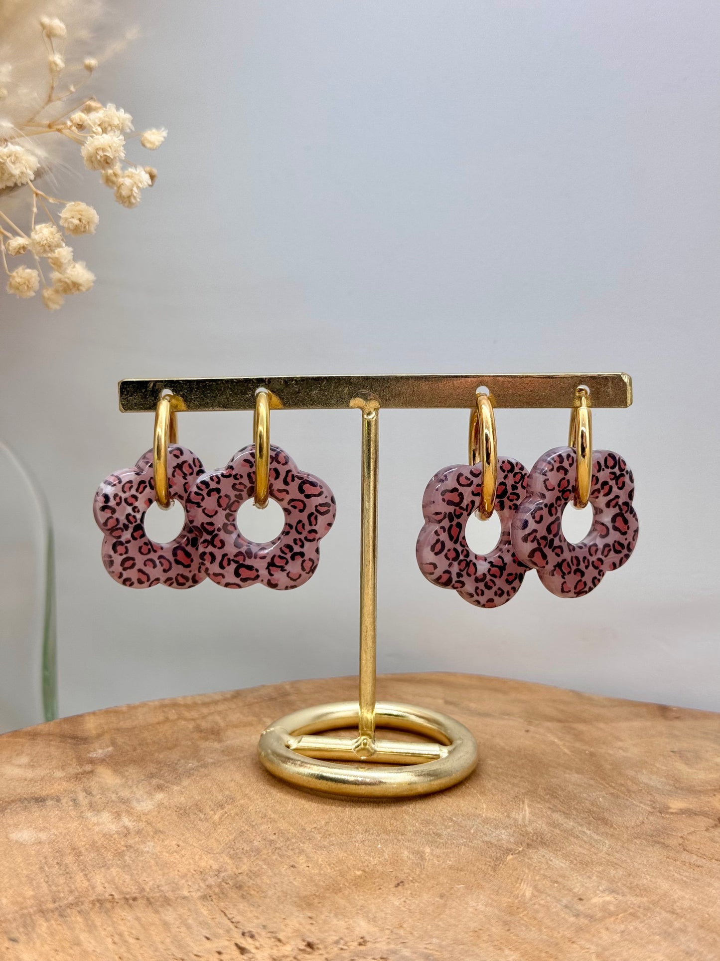 Boucles d’oreilles créoles, motif fleurs léopard