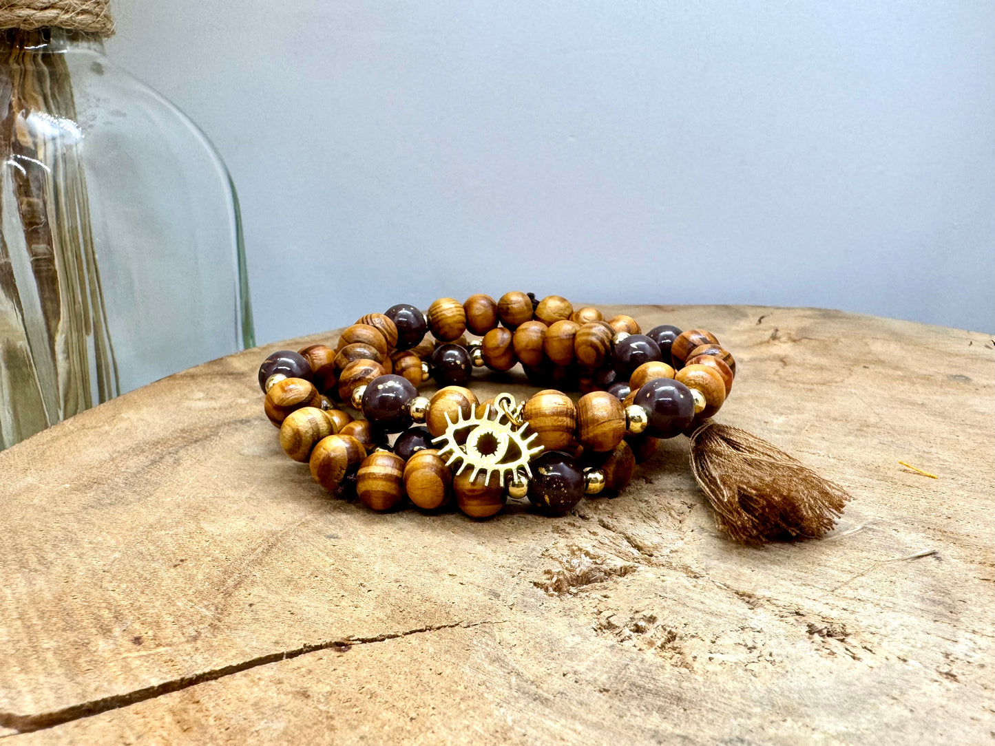 Trio de bracelets en bois artisanaux bohème chic aux couleurs d’automne et charms acier doré
