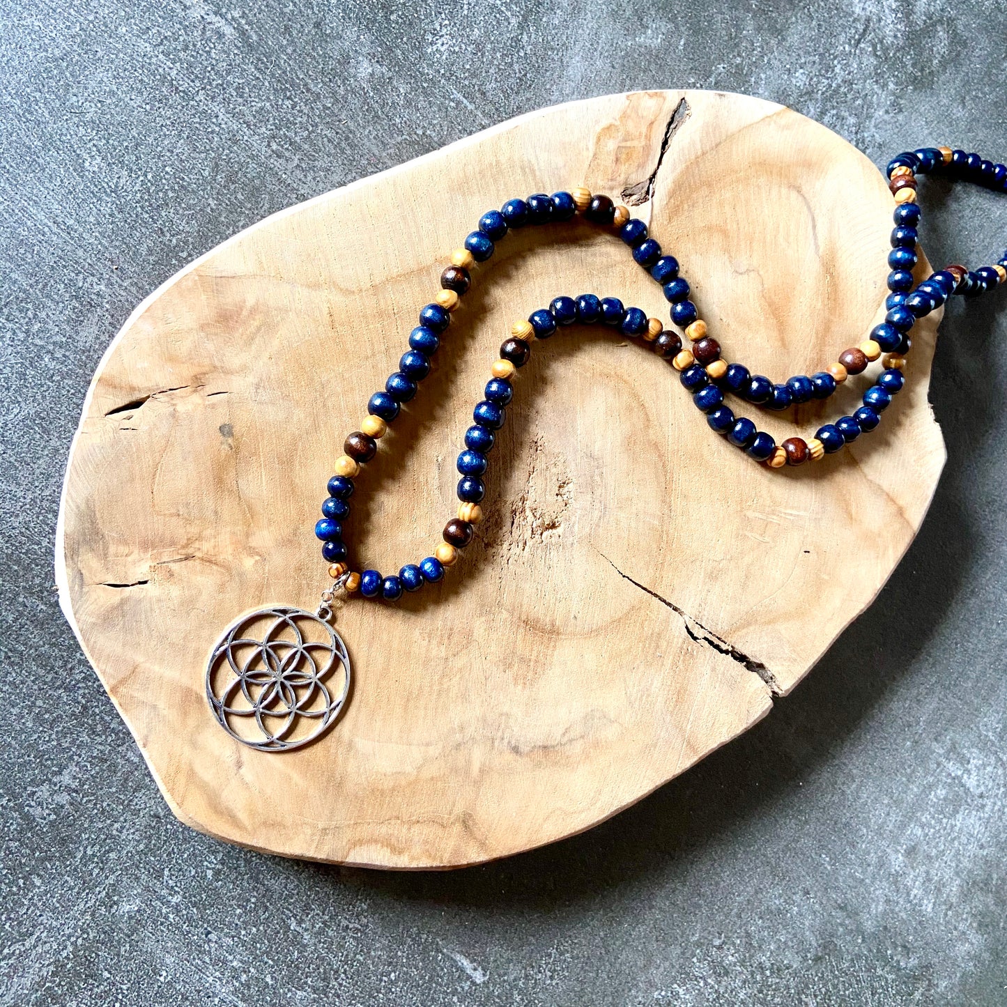 Sautoir bohème chic bleu pendentif mandala