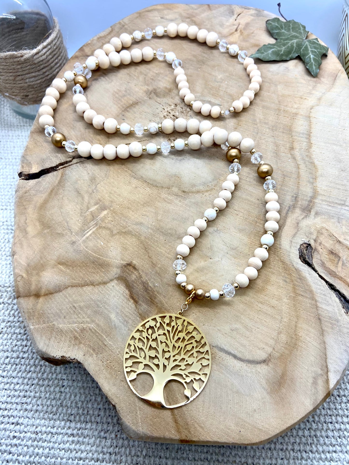 Sautoir en bois naturel pendentif arbre de vie doré