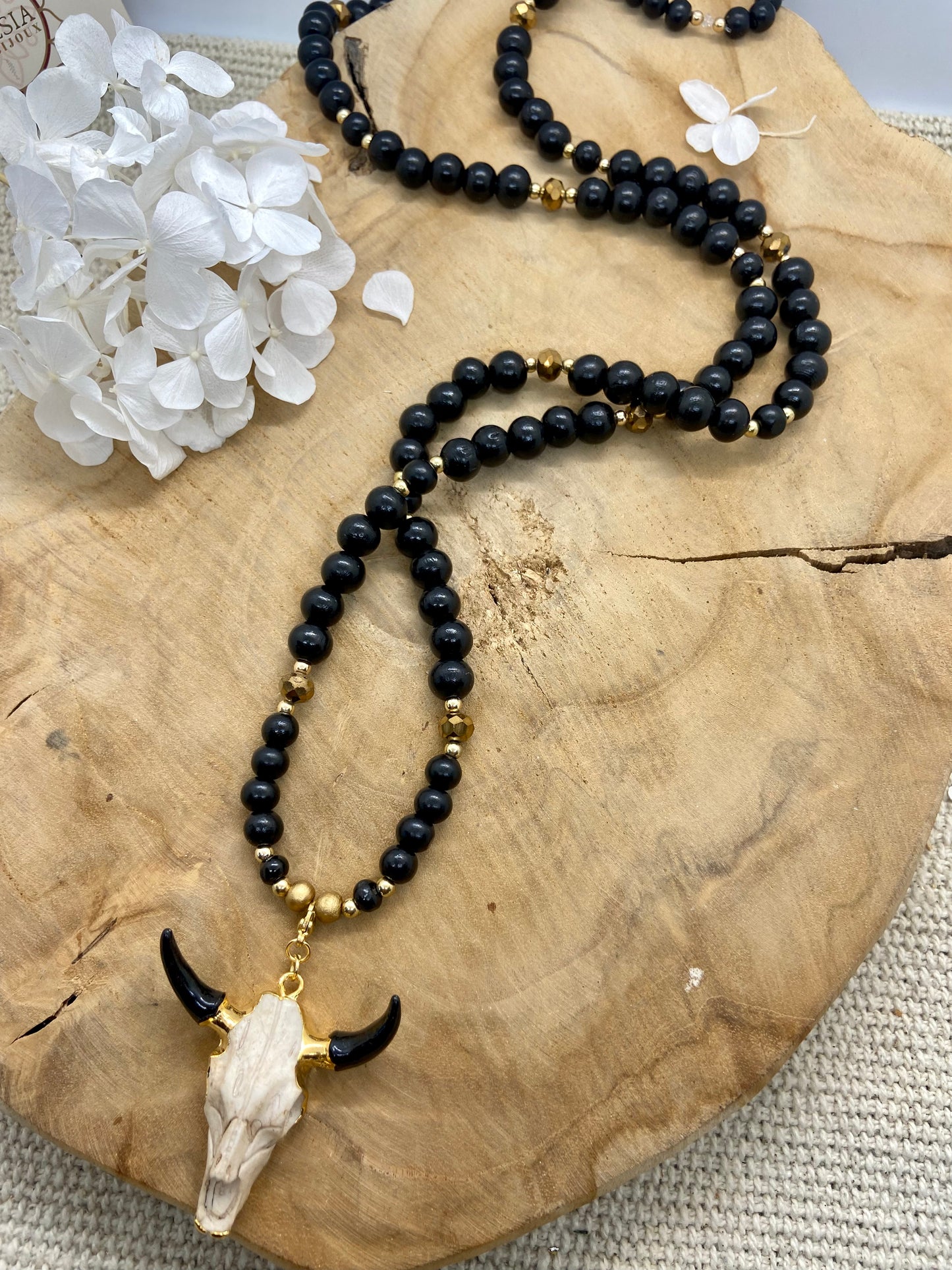 Sautoir Bohème Chic pendentif tête de buffle noir / doré
