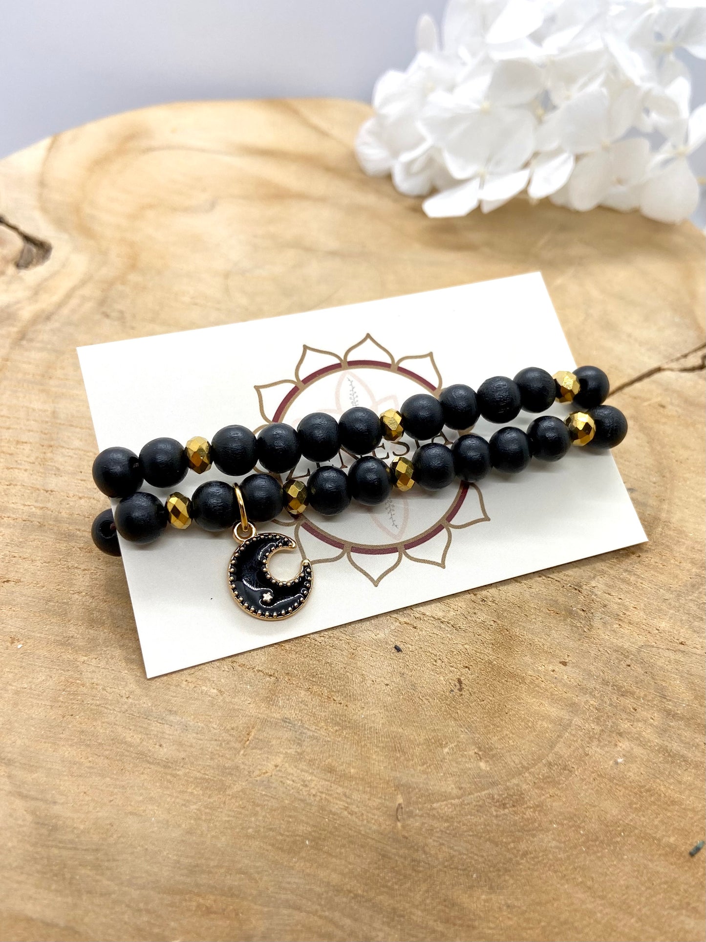 Duo de bracelets en bois noir breloque croissant de lune