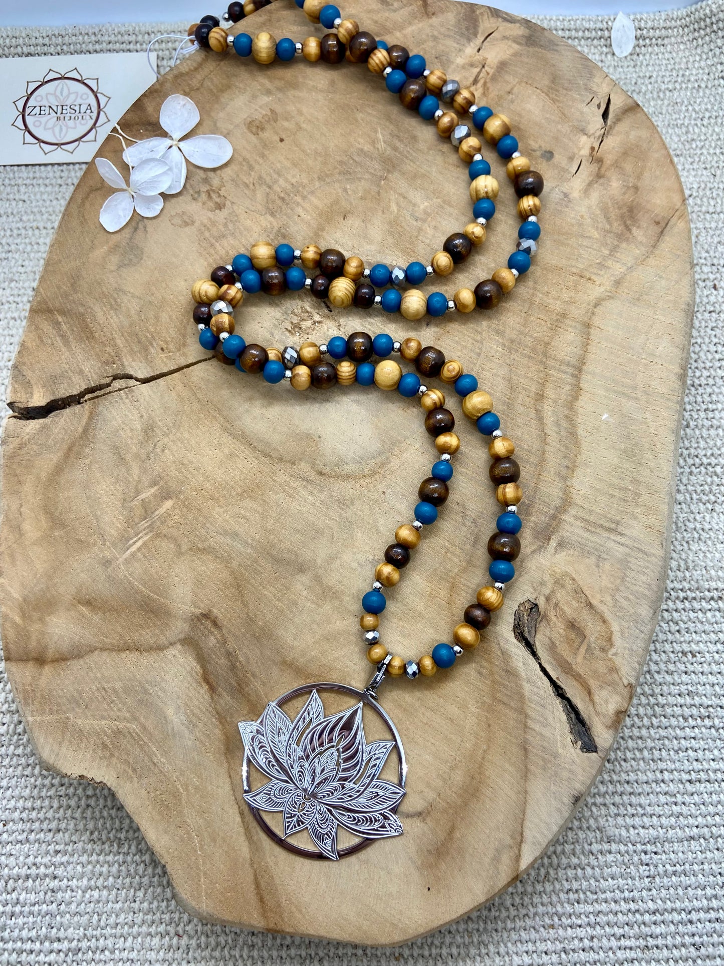 Sautoir bohème chic pendentif Fleur de Lotus Argentée
