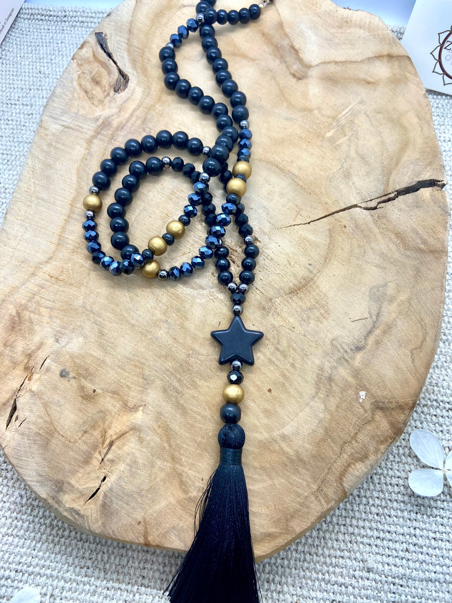 Sautoir en bois noir pendentif pompon