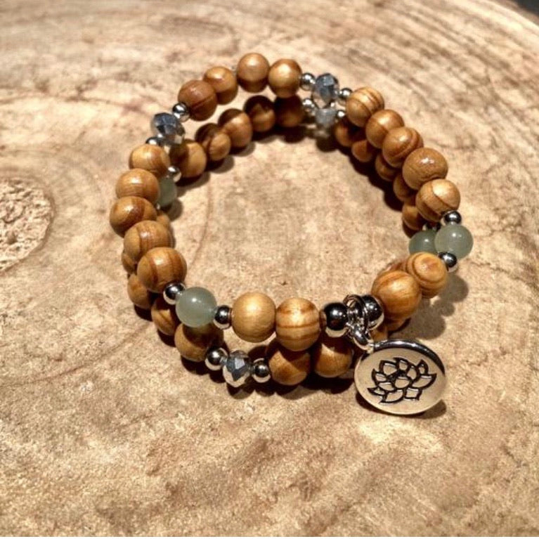 Ensemble de bracelets élastiques avec breloque plume, lotus ou coquillage