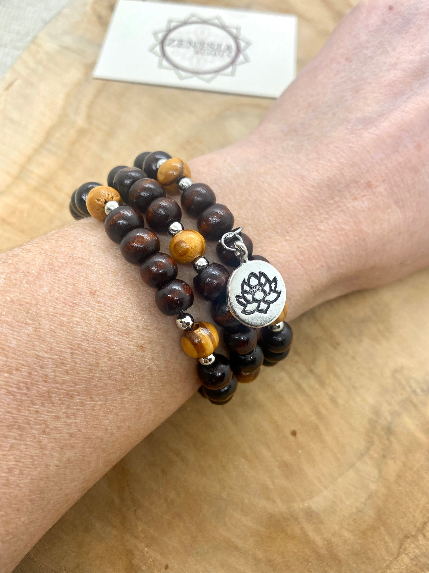 Lot de bracelets en bois et pierre naturelle breloque Fleur de Lotus