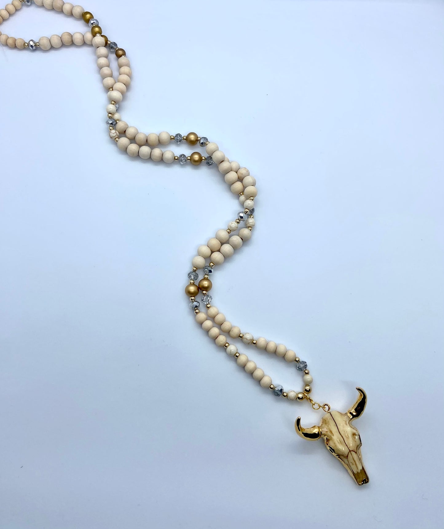 Sautoir en bois couleurs naturelles et strass Pendentif Tête de Buffle