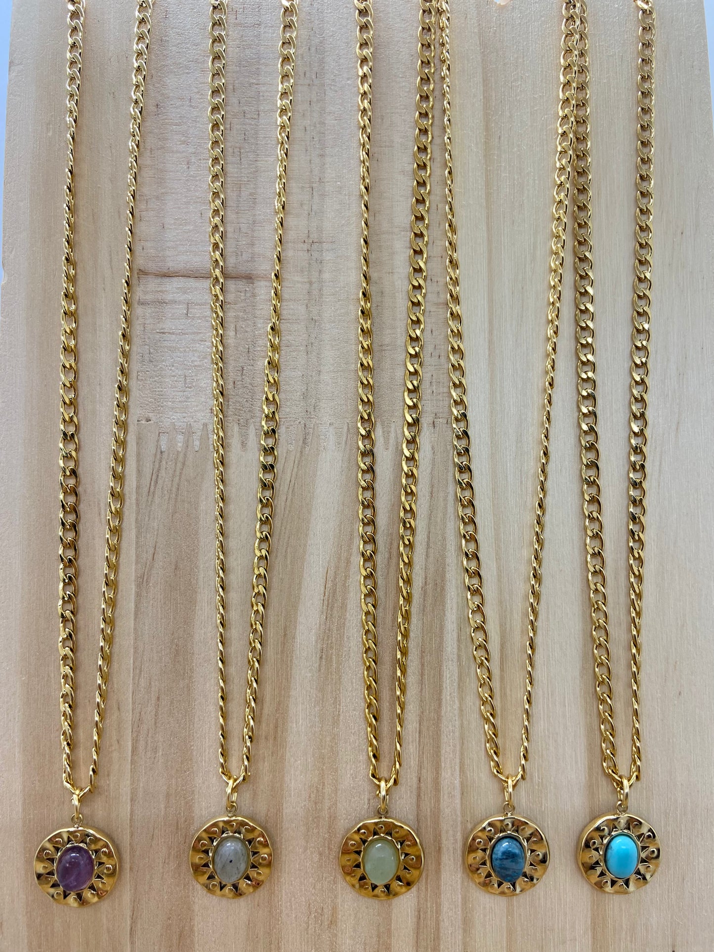 Collection de collier chaînes gourmettes inox et pendentif cabochon couleur au choix