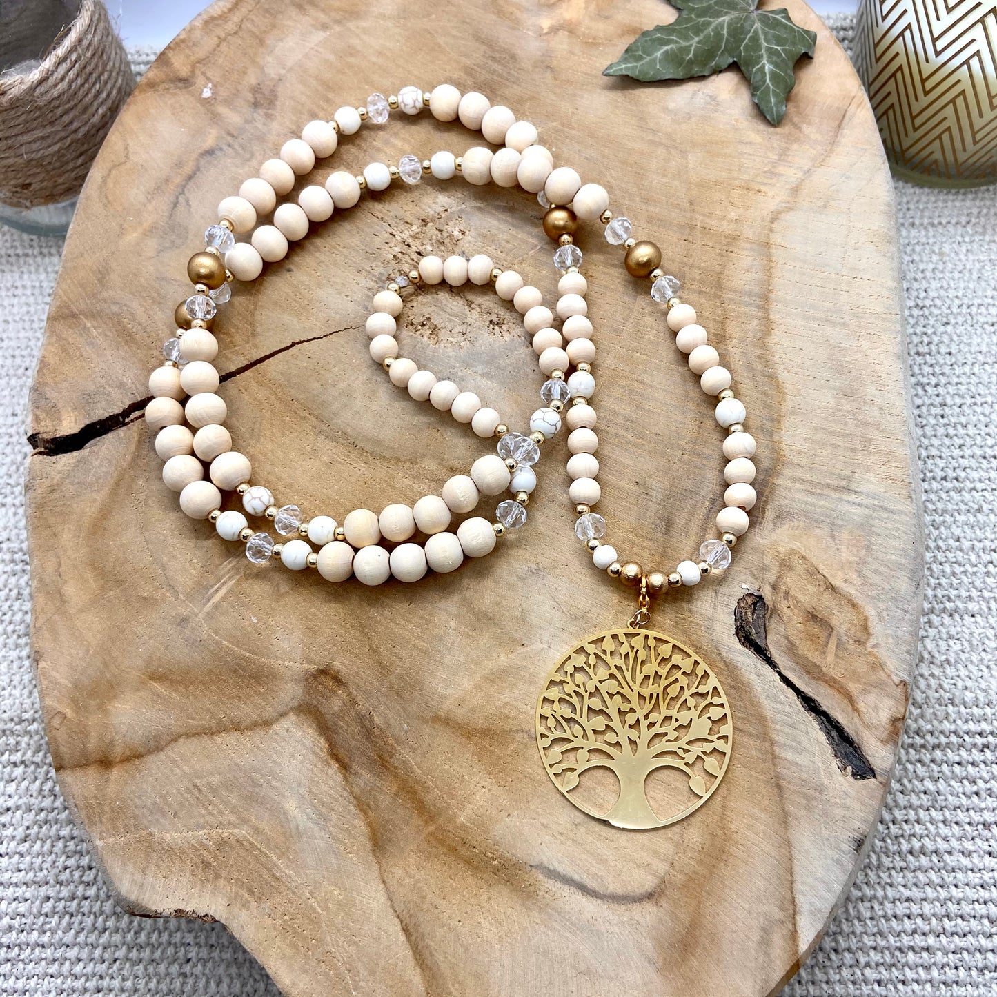 Sautoir en bois naturel pendentif arbre de vie doré