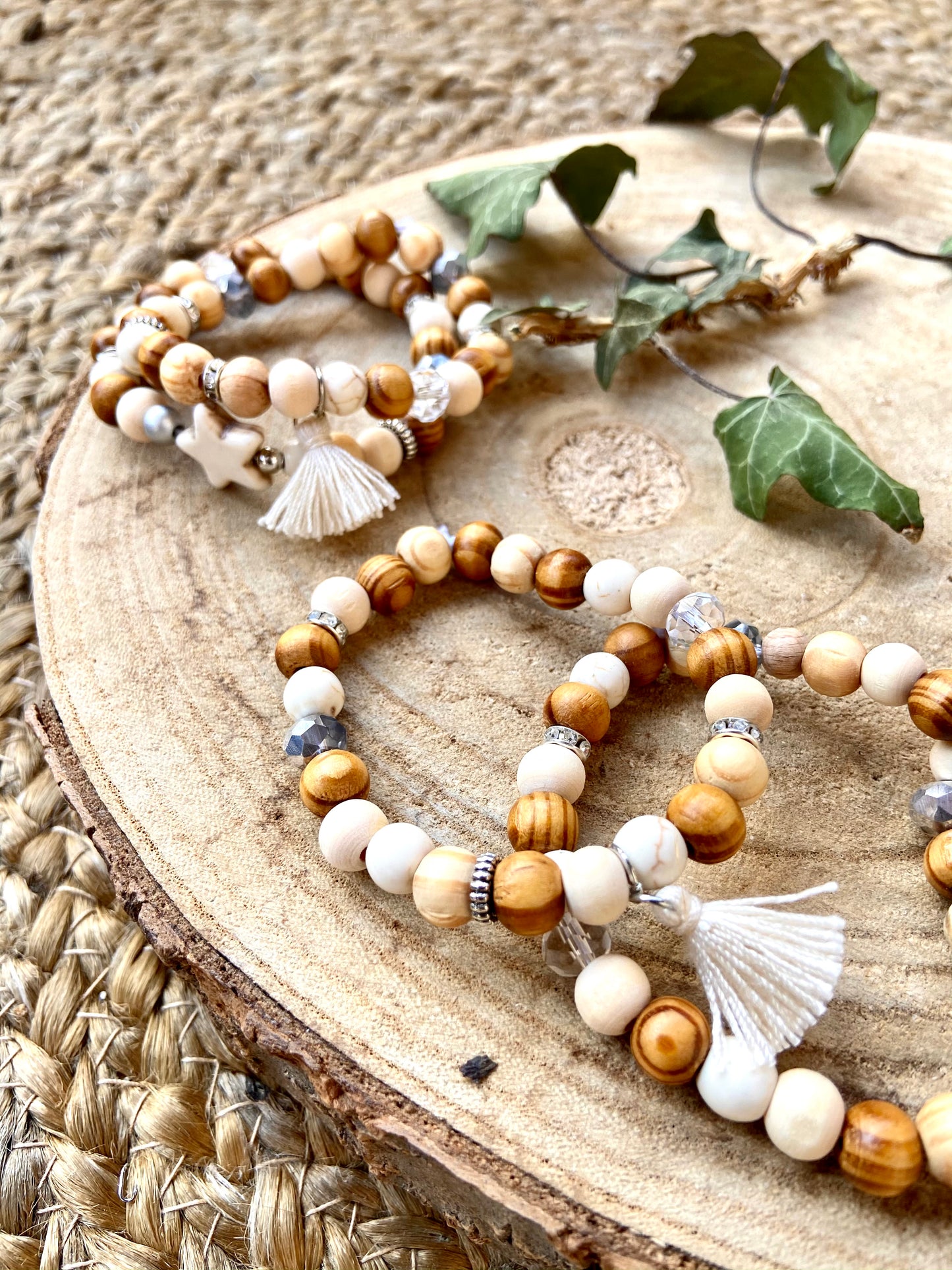 Lot de petits bracelets en bois bohème chic avec breloque