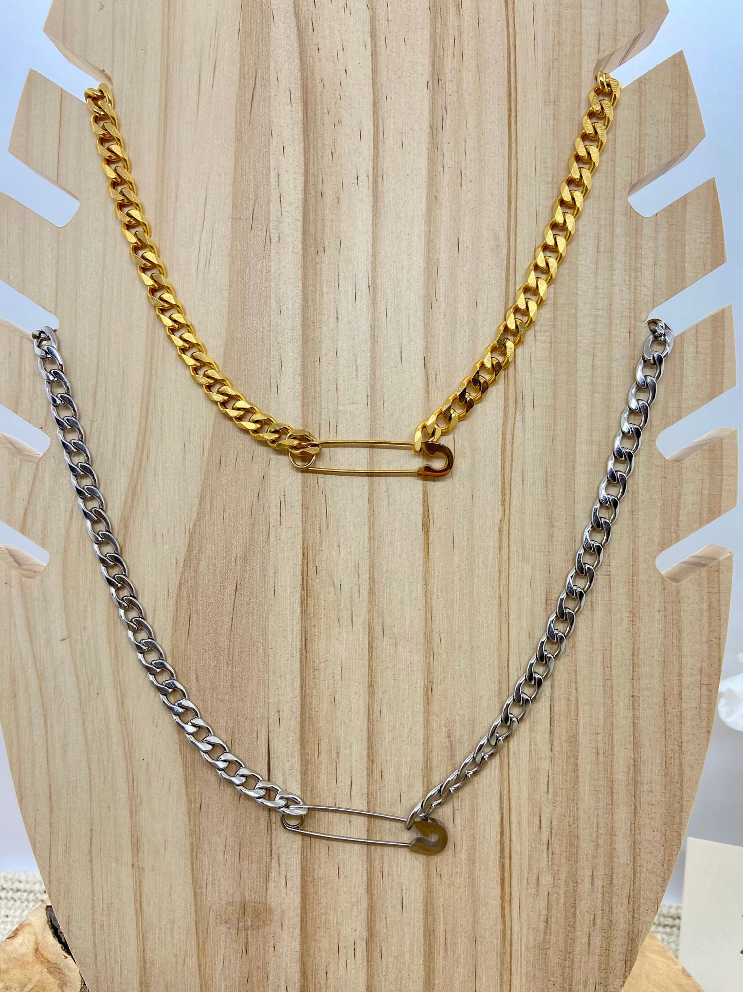 Grosse chaîne gourmette pendentif épingle à nourrice