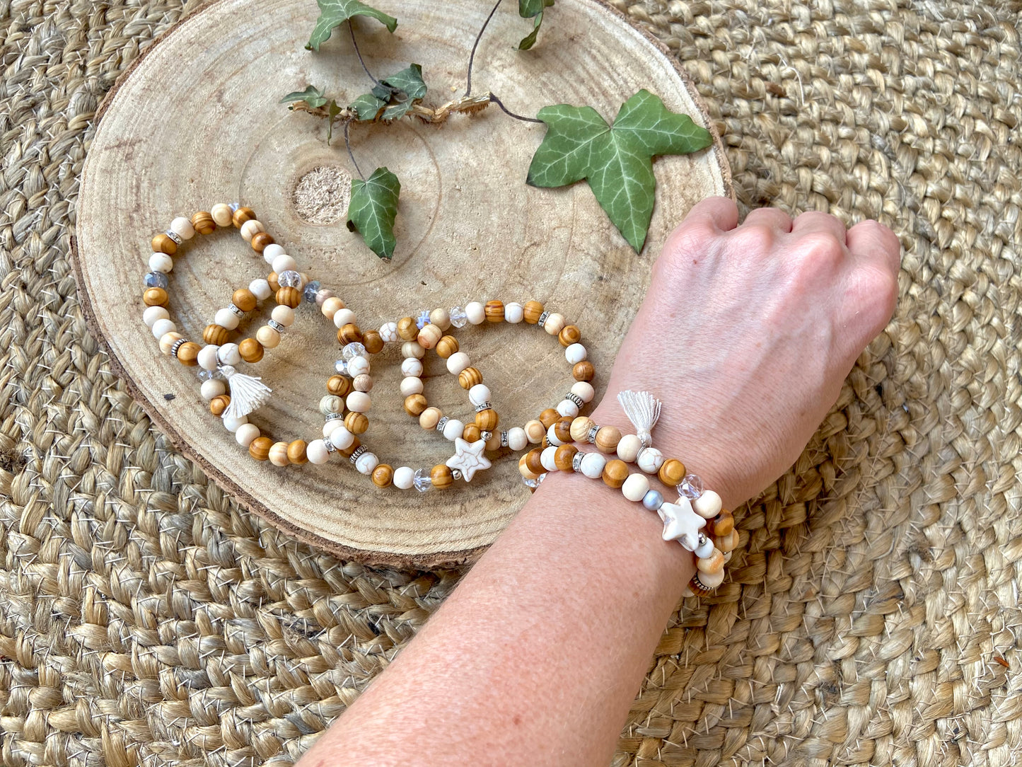 Lot de petits bracelets en bois bohème chic avec breloque