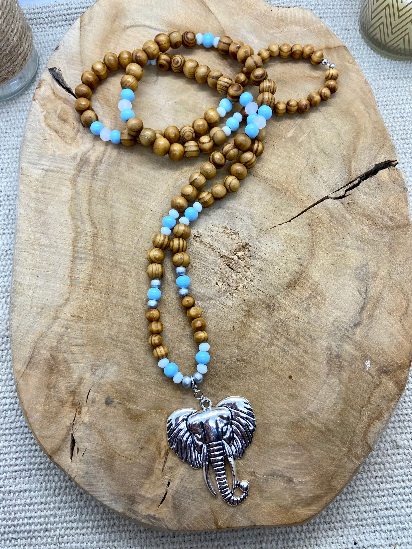 Sautoir en bois bohème chic pendentif argenté