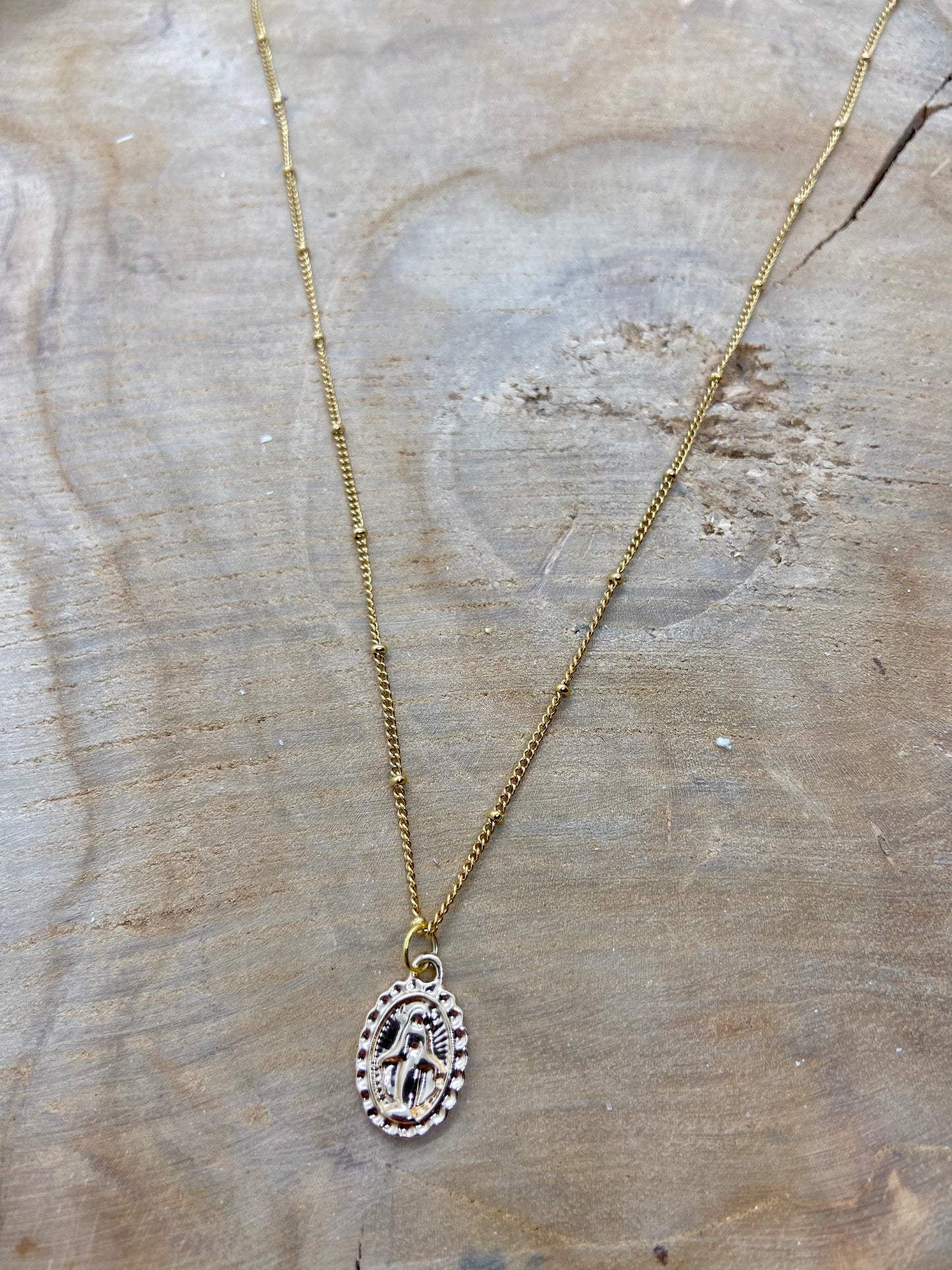 Chaîne Fine pendentif Madone