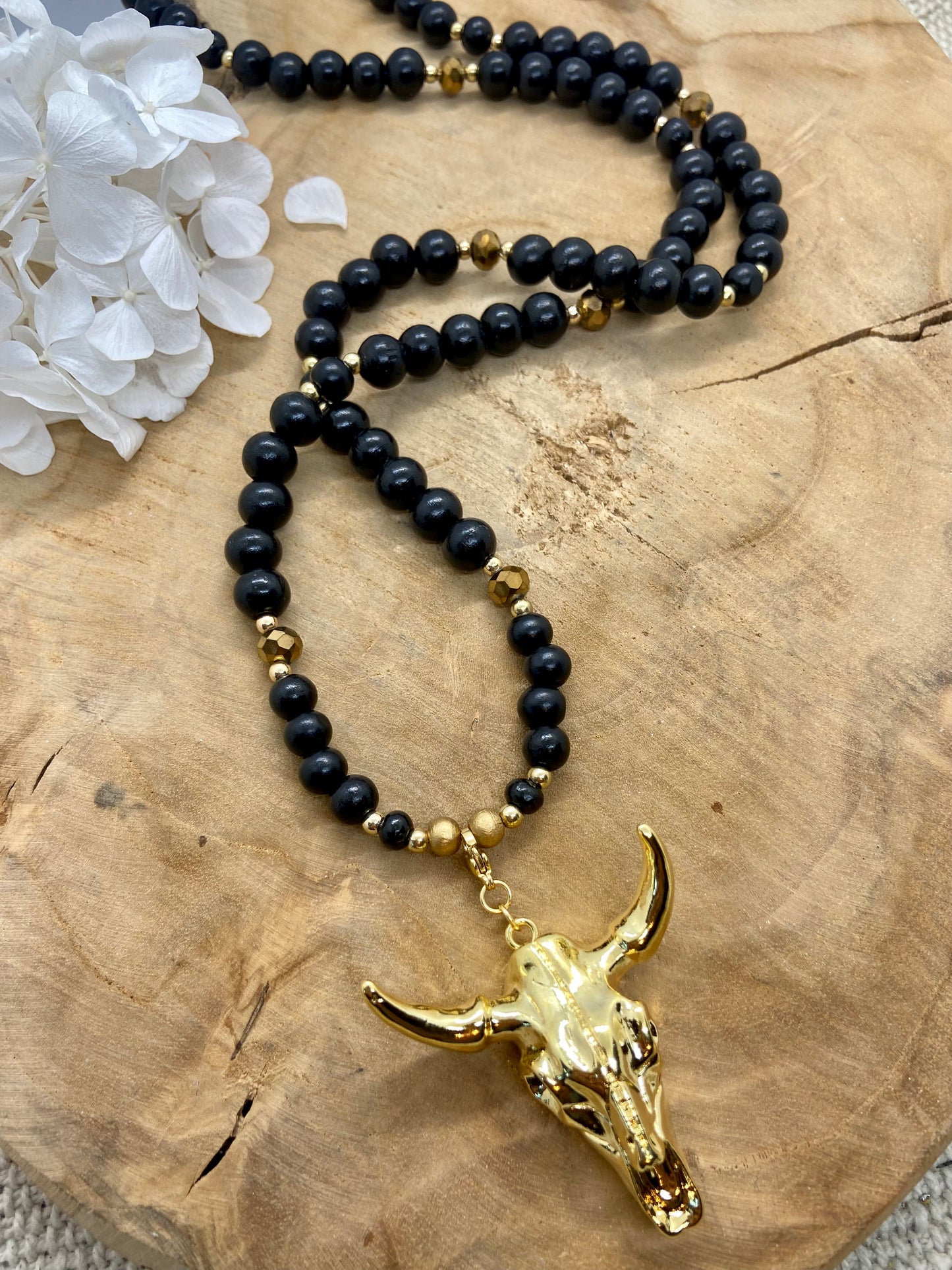 Sautoir Bohème Chic pendentif tête de buffle noir / doré