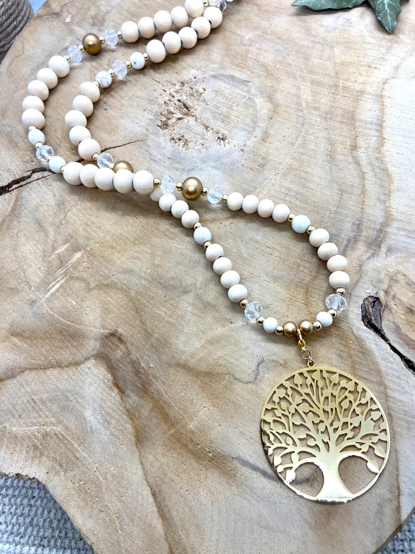 Sautoir en bois naturel pendentif arbre de vie doré