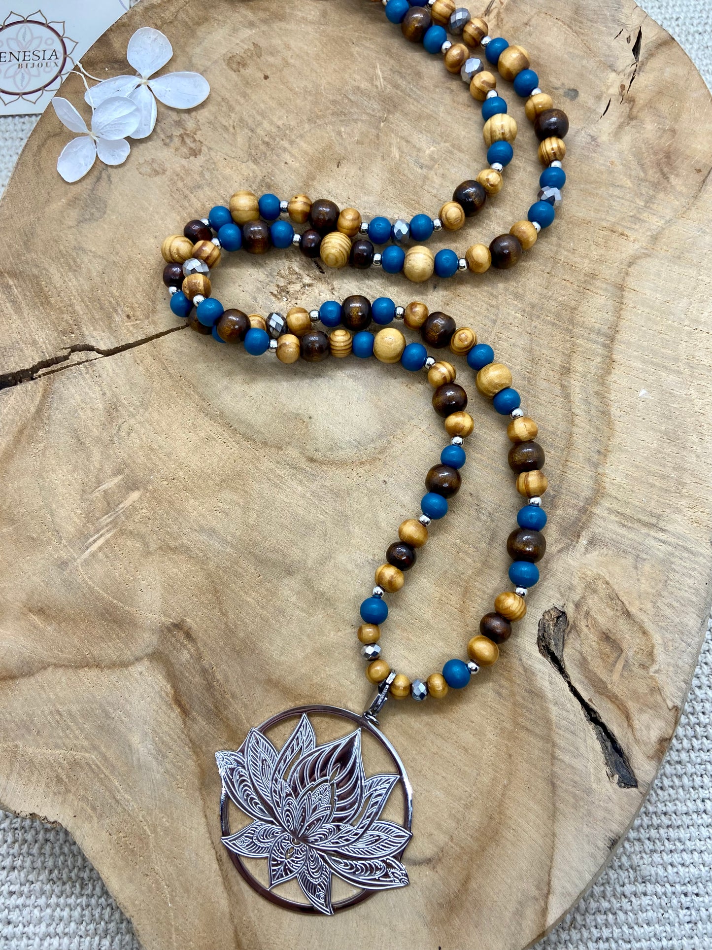Sautoir bohème chic pendentif Fleur de Lotus Argentée