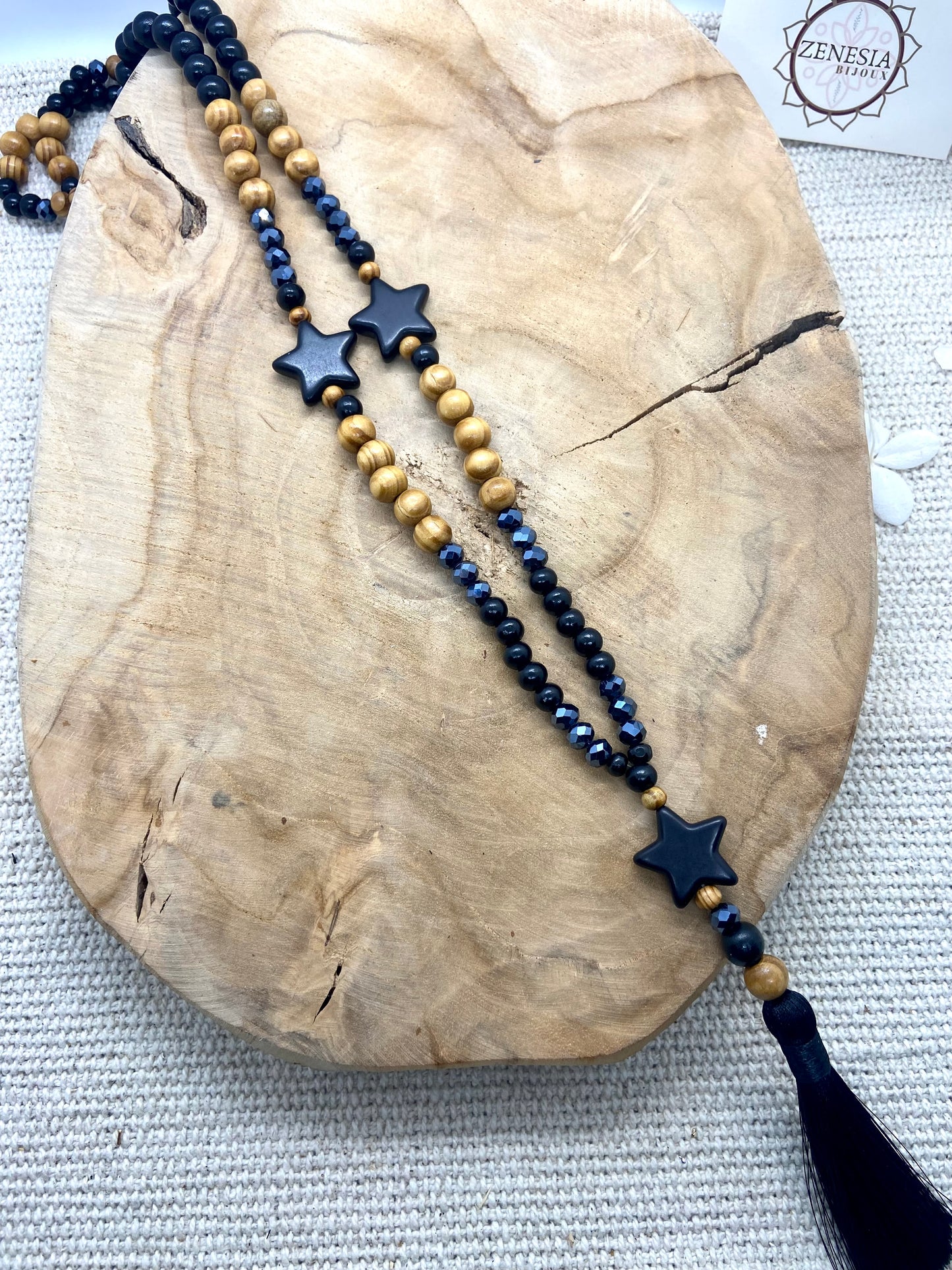 Sautoir en bois noir pendentif pompon et étoile