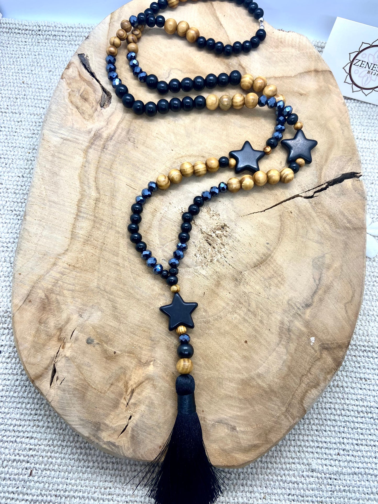 Sautoir en bois noir pendentif pompon et étoile