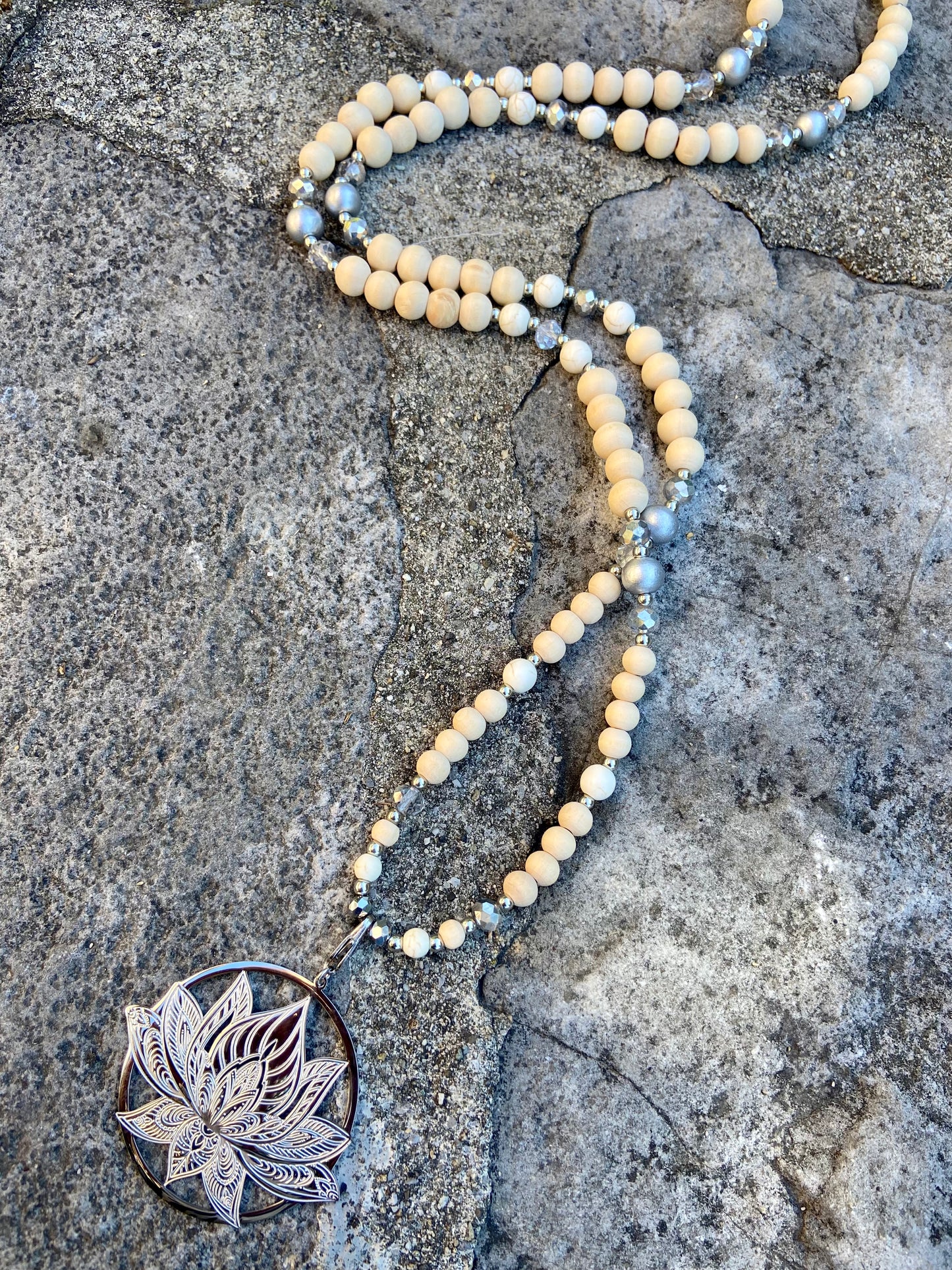 Sautoirs en bois pendentifs Lotus Acier Inoxydable