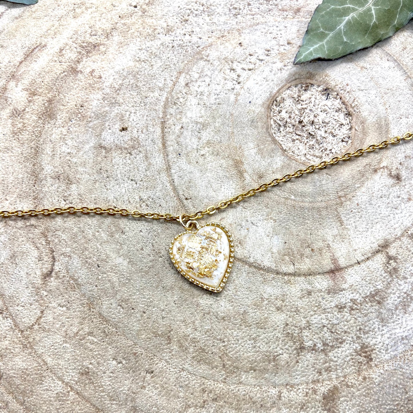 Chaîne fine en inox doré pendentif Coeur avec dorures