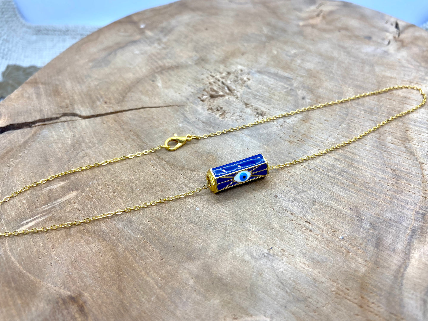 Collier chaîne fine pendentif style porte bonheur bouddhiste