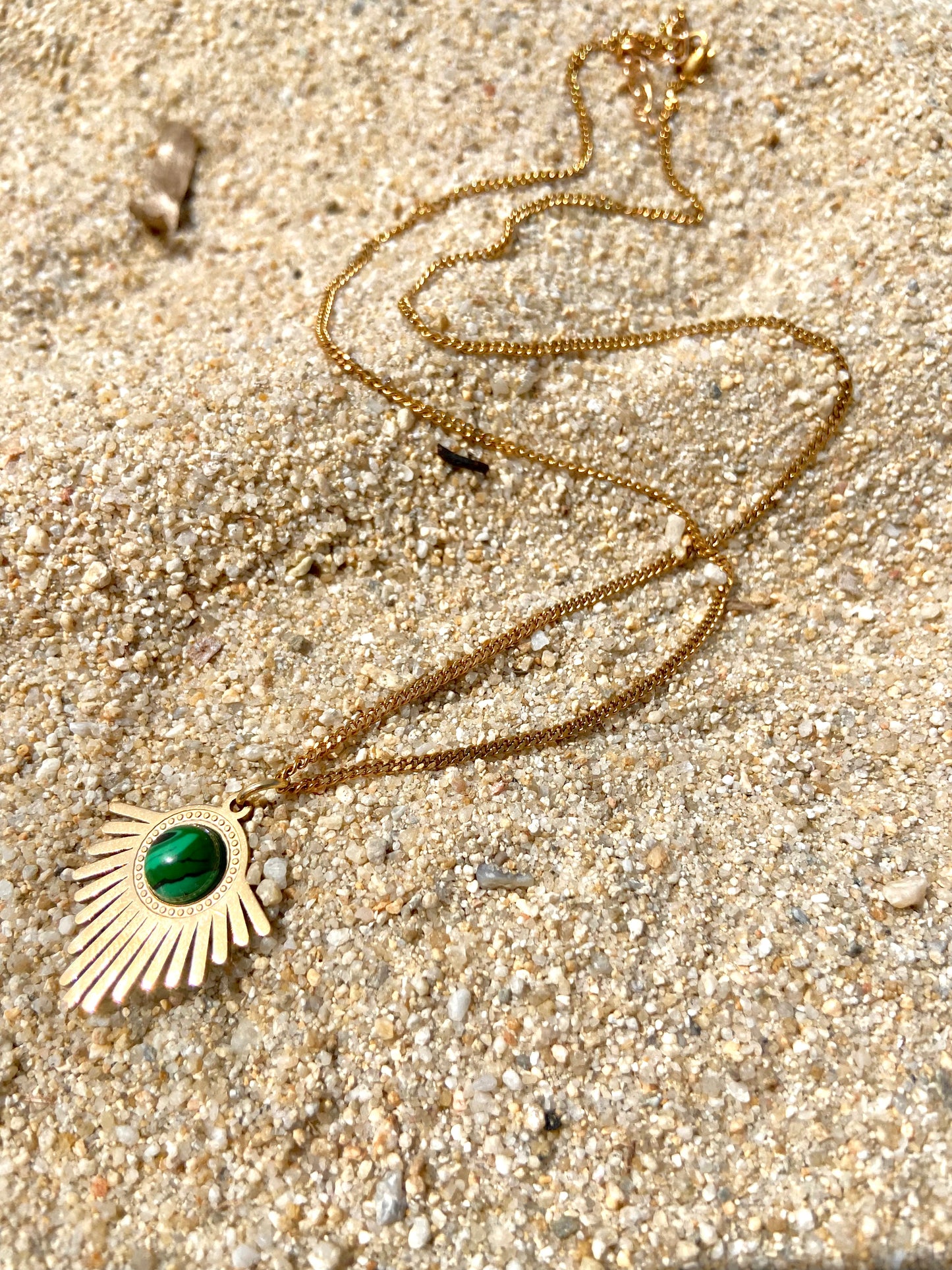 Chaîne acier inoxydable dorée pendentif graphique vert