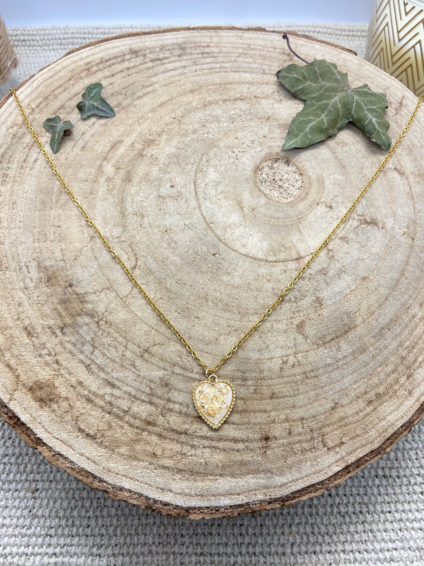 Chaîne fine en inox doré pendentif Coeur avec dorures