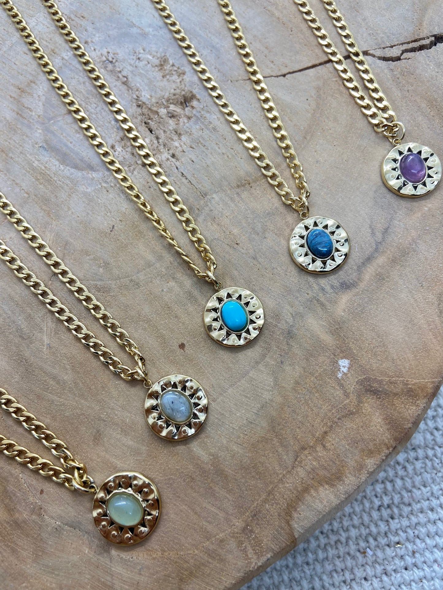 Collection de collier chaînes gourmettes inox et pendentif cabochon couleur au choix