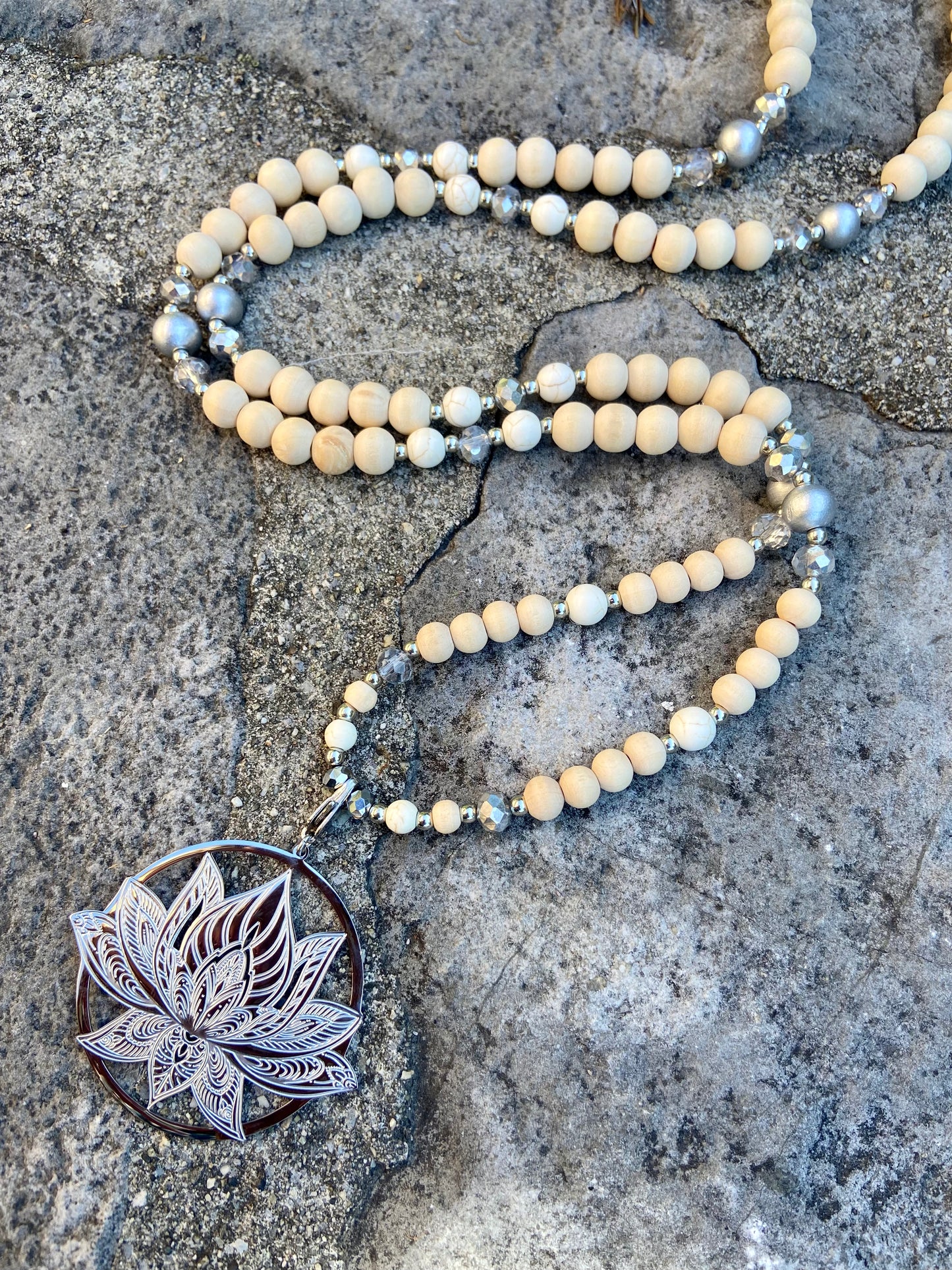 Sautoirs en bois pendentifs Lotus Acier Inoxydable
