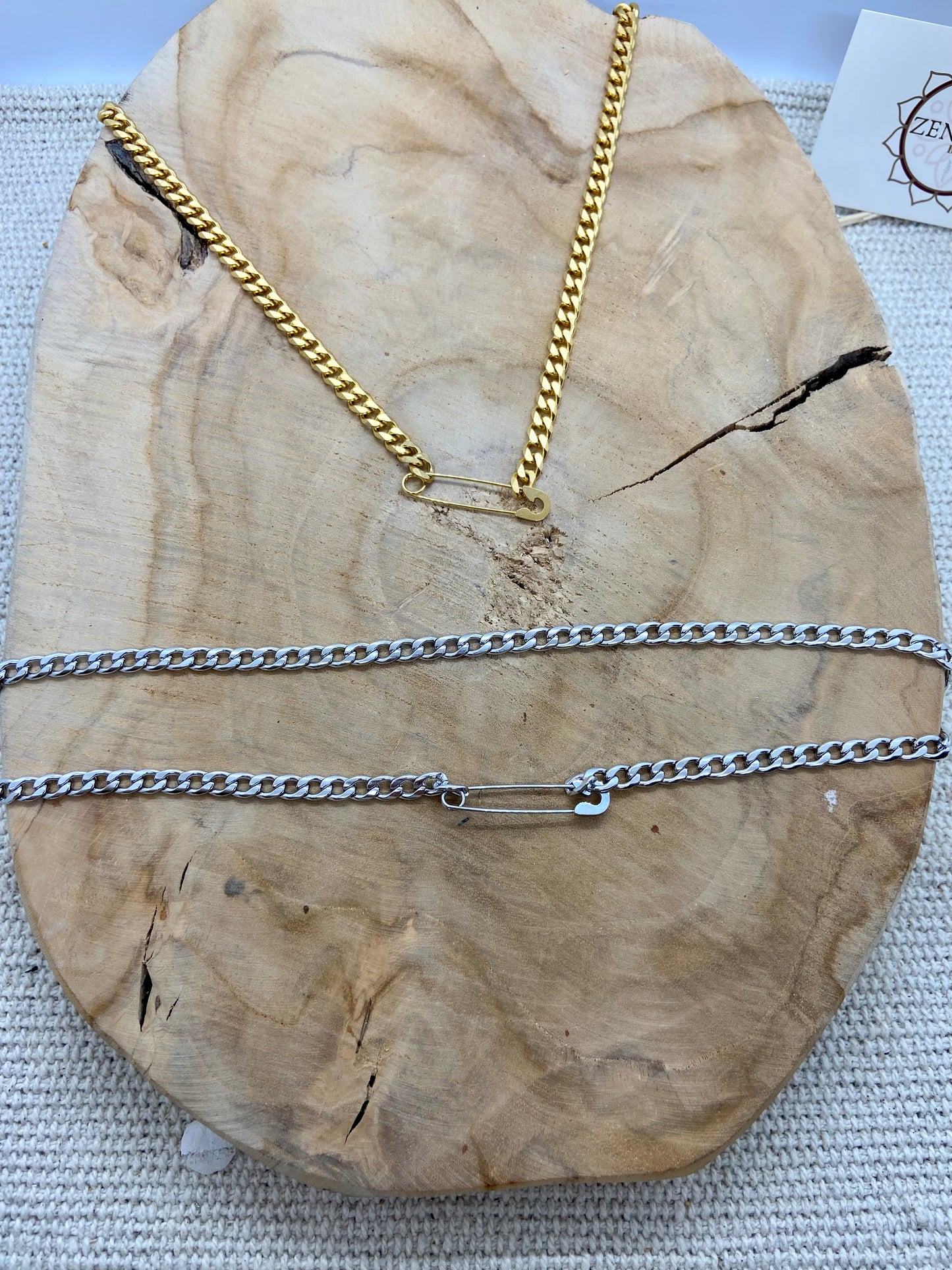 Grosse chaîne gourmette pendentif épingle à nourrice
