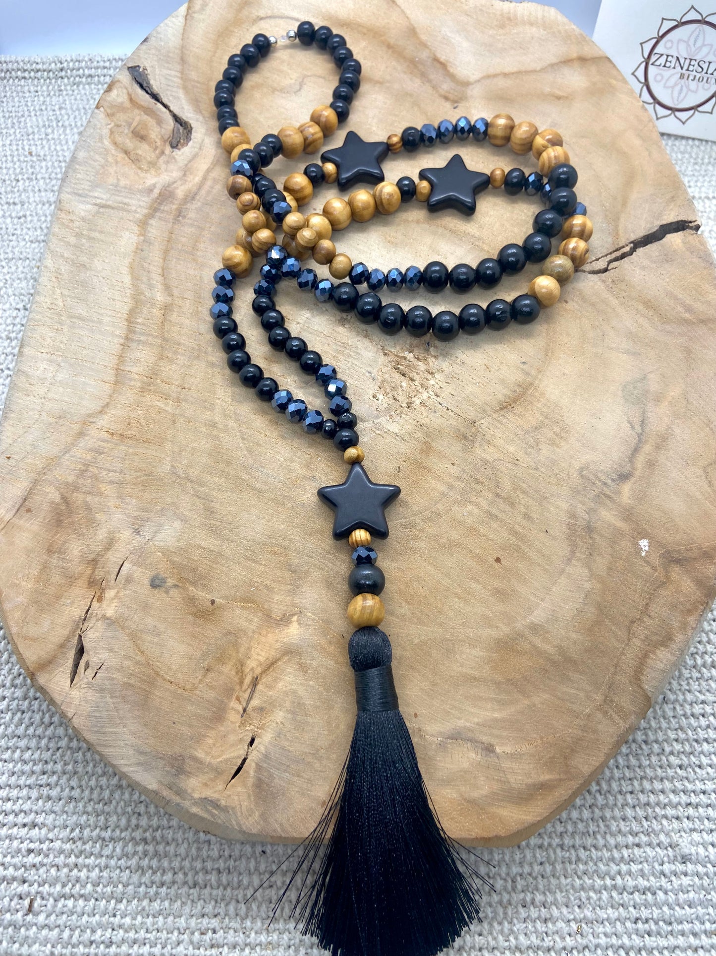 Sautoir en bois noir pendentif pompon et étoile