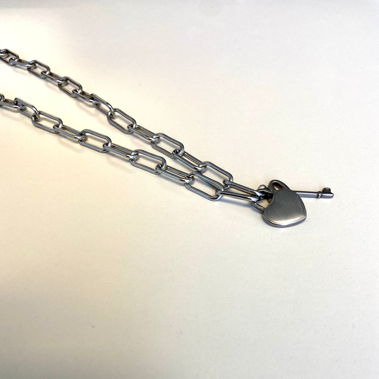 Chaîne gros maillons raz du cou pendentif Cadenas