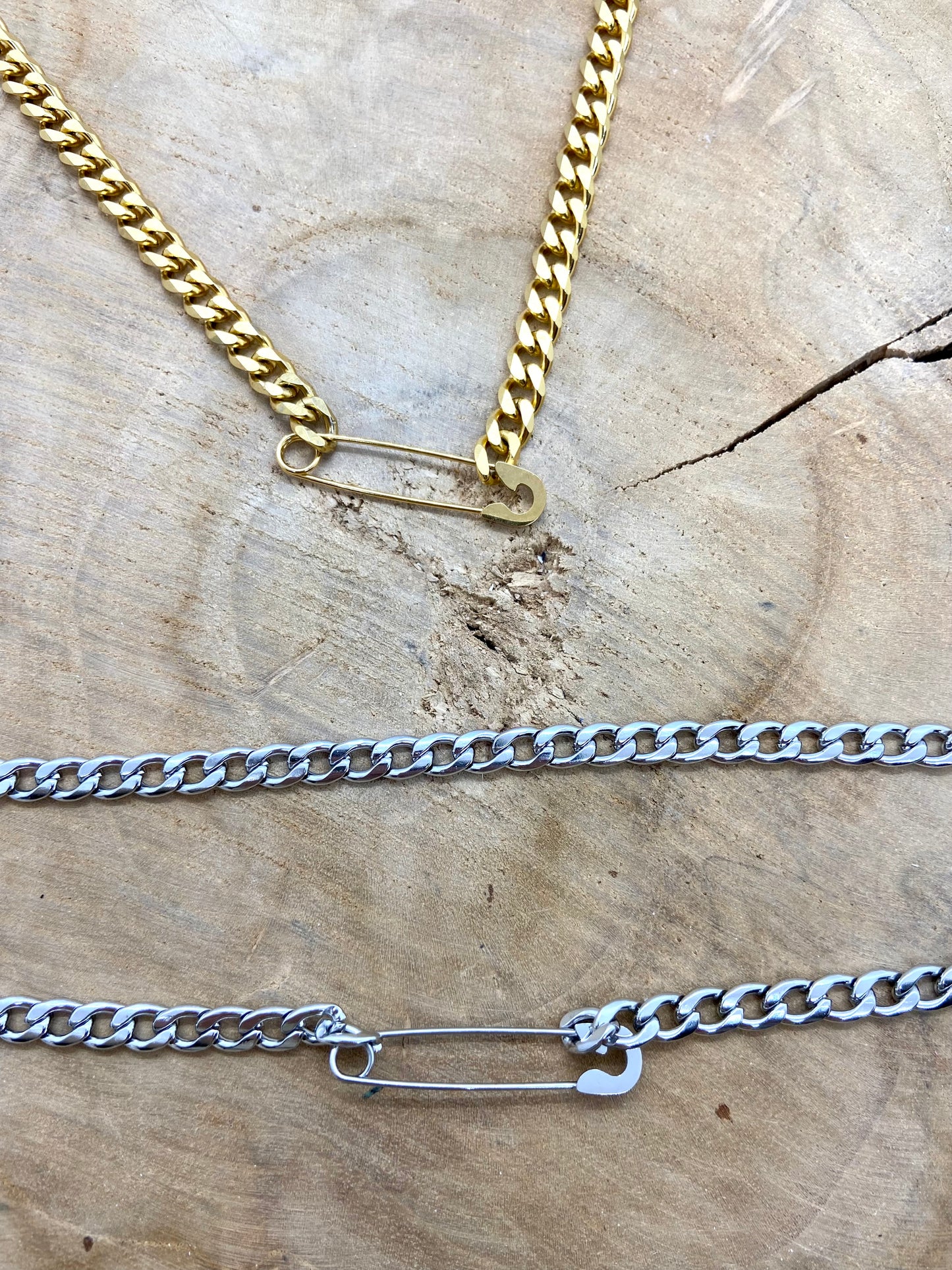 Grosse chaîne gourmette pendentif épingle à nourrice