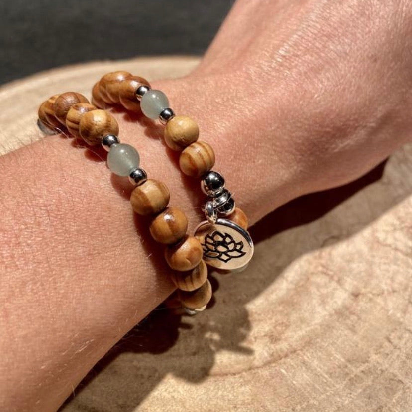 Ensemble de bracelets élastiques avec breloque plume, lotus ou coquillage