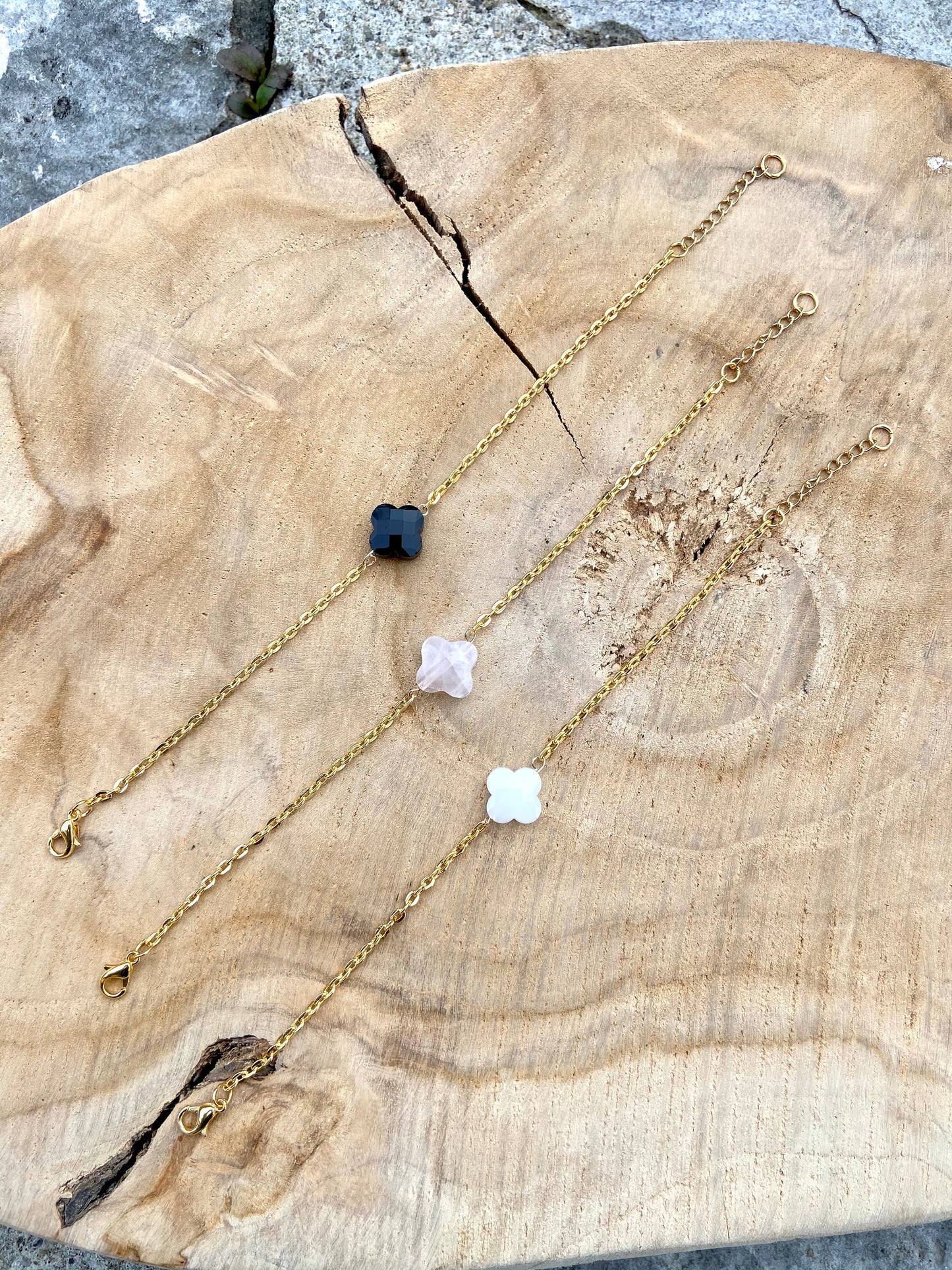 Bracelets en acier inoxydable avec breloque en Calcédoine ou Quartz Rose